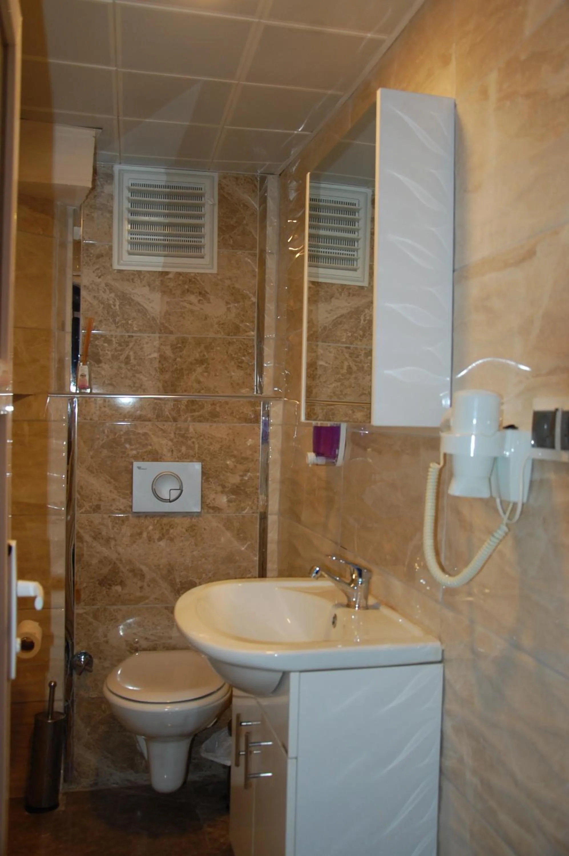 Bathroom in Göznur Otel