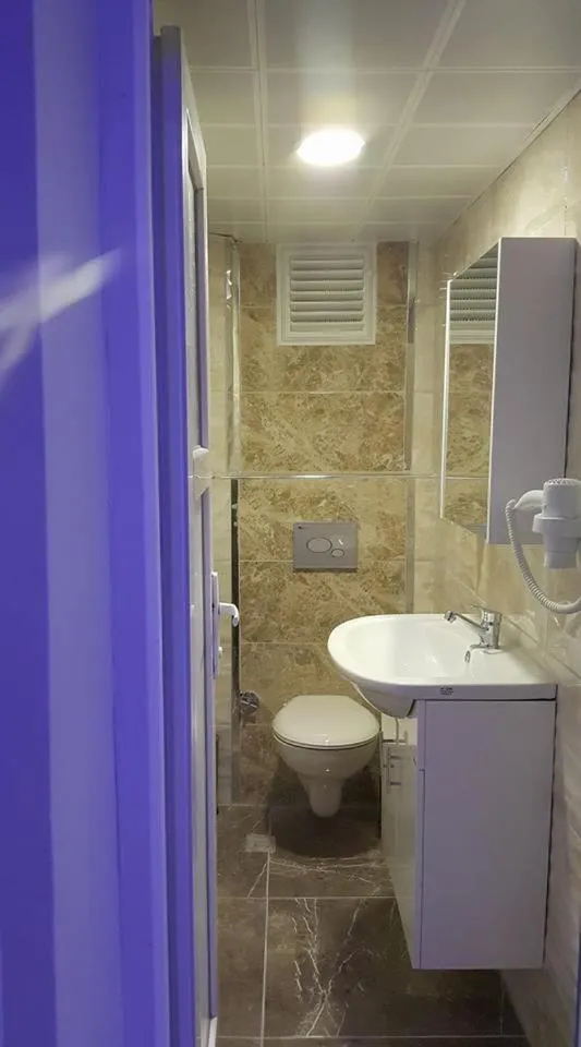 Bathroom in Göznur Otel