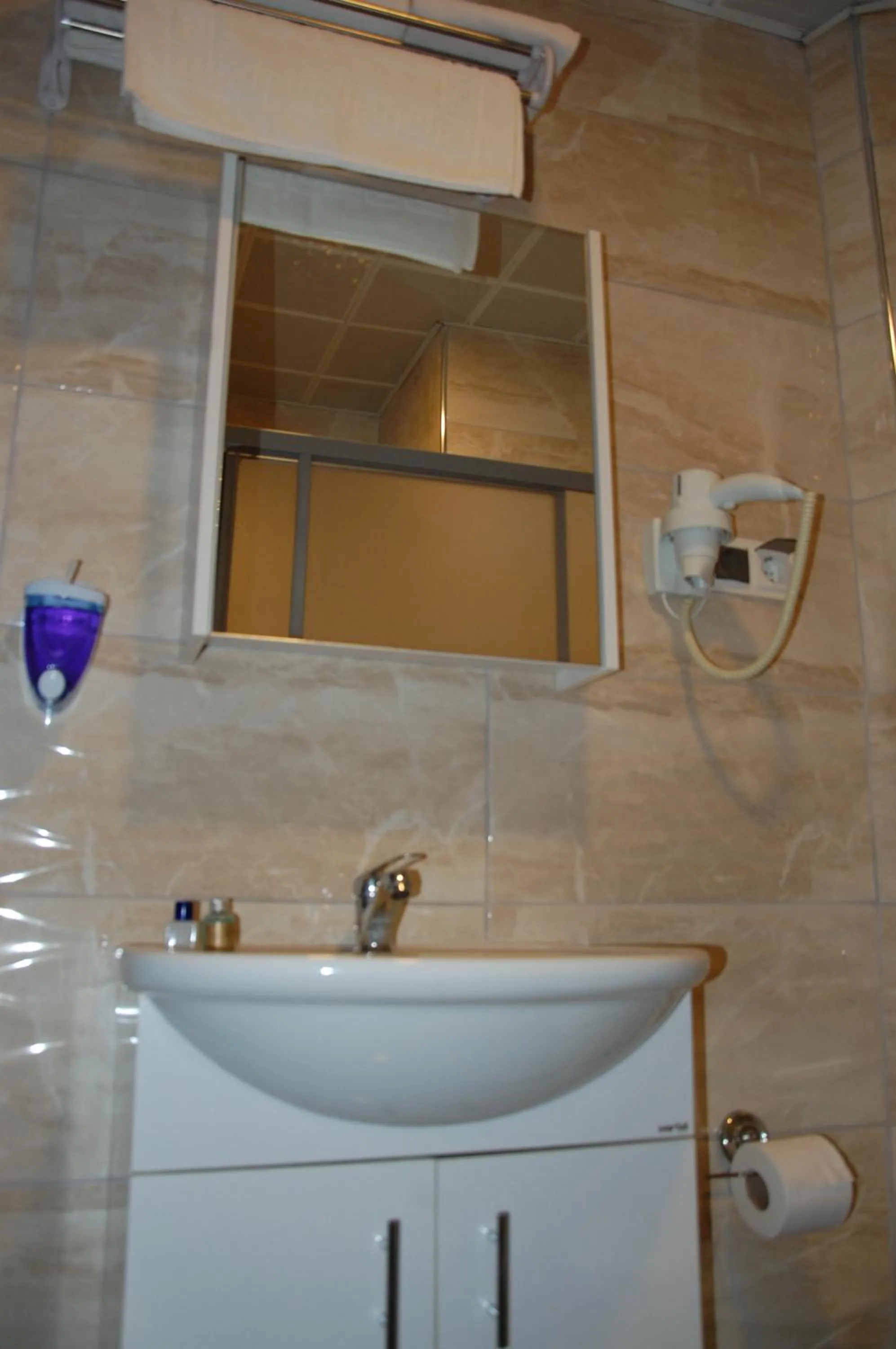 Bathroom in Göznur Otel