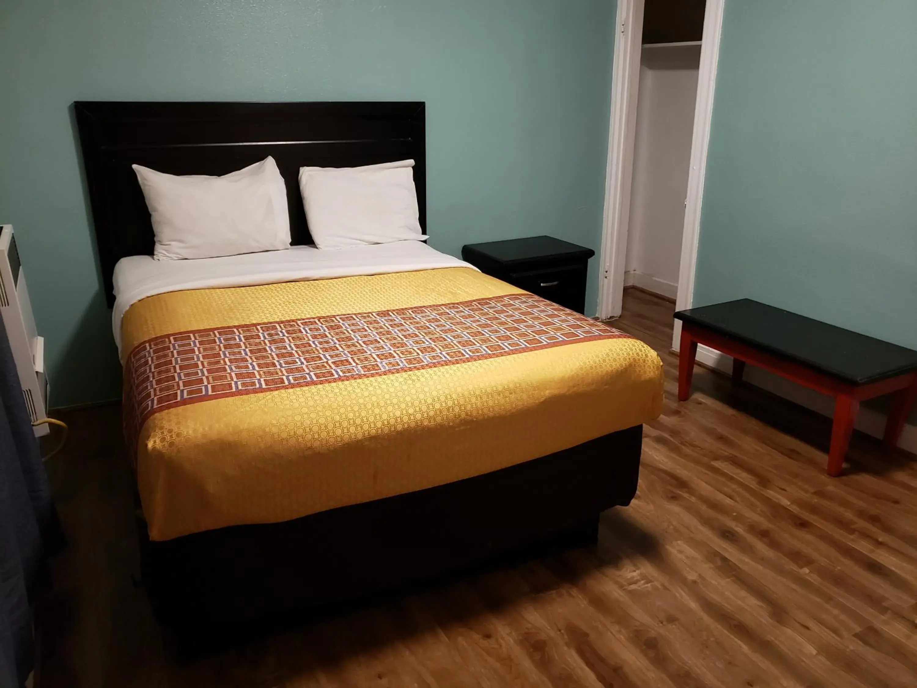 Queen Room in Stuart Hotel Queen Room in Stuart Hotel