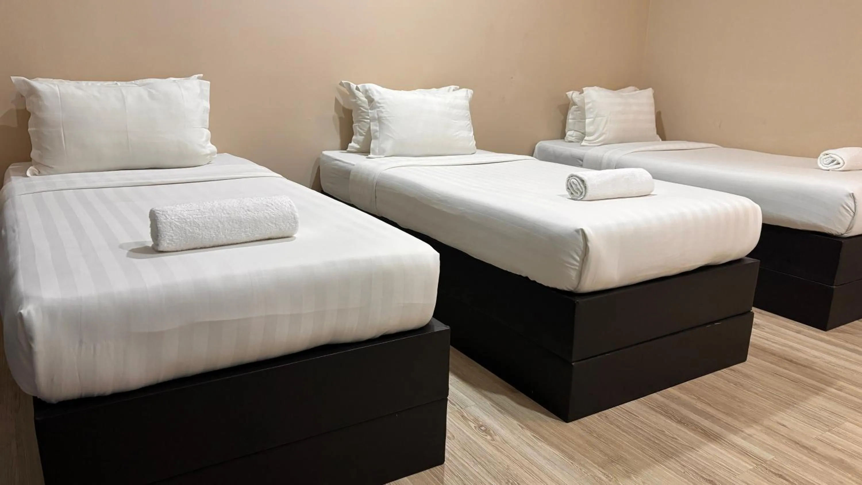 Bedroom, Bed in Ada Hotel & Apartment