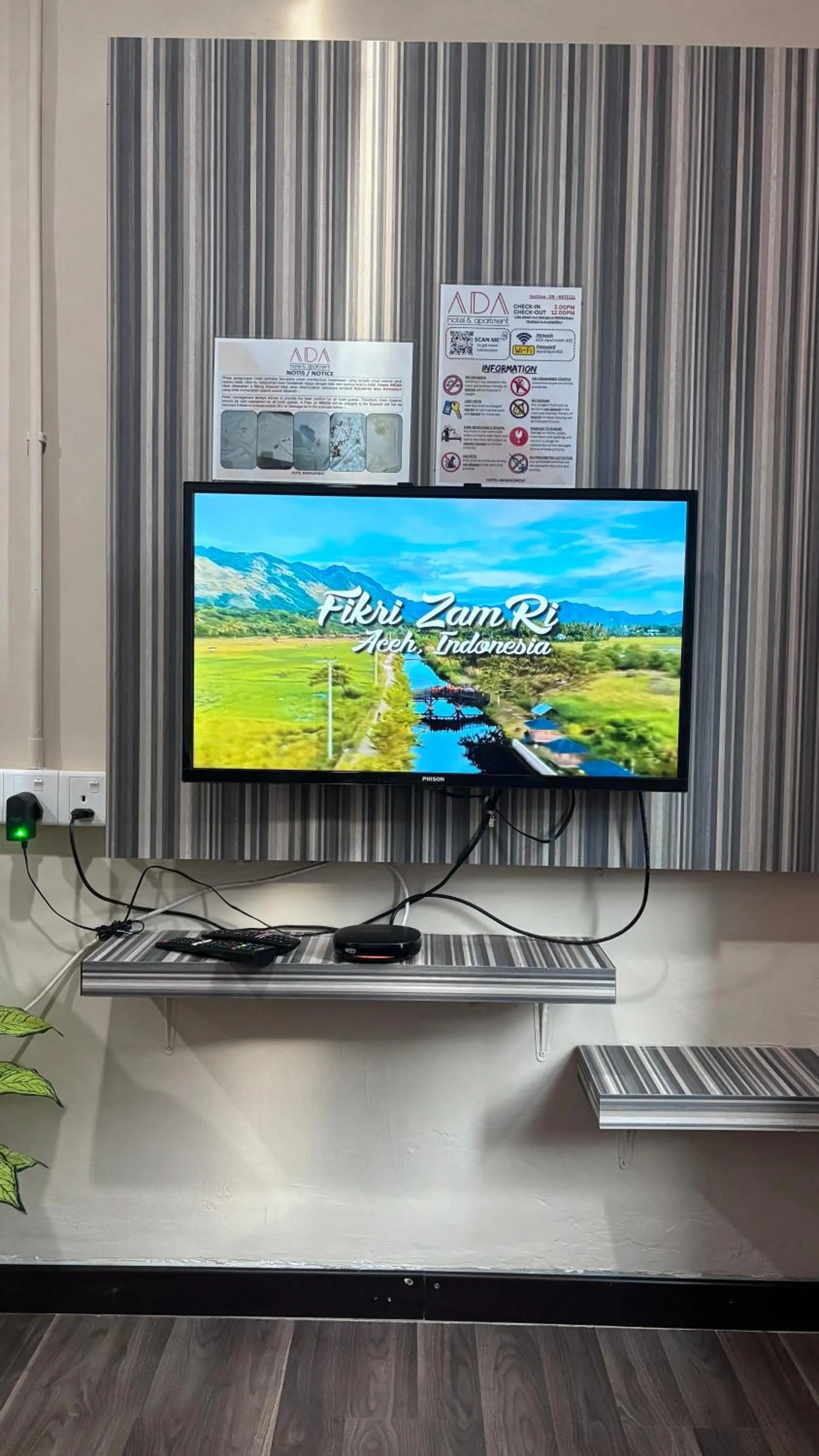 TV and multimedia in Ada Hotel & Apartment