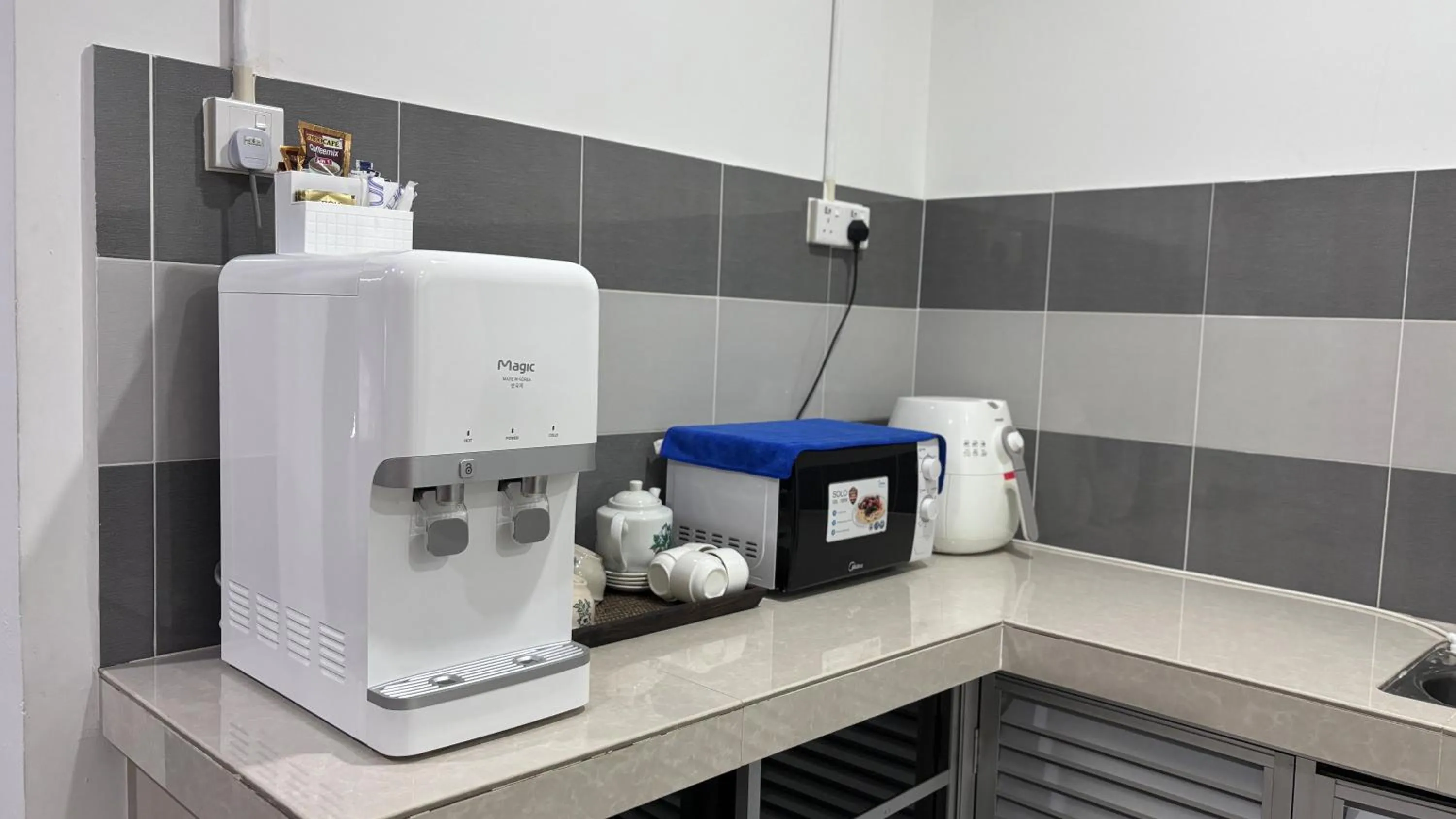 Coffee/tea facilities in Ada Hotel & Apartment