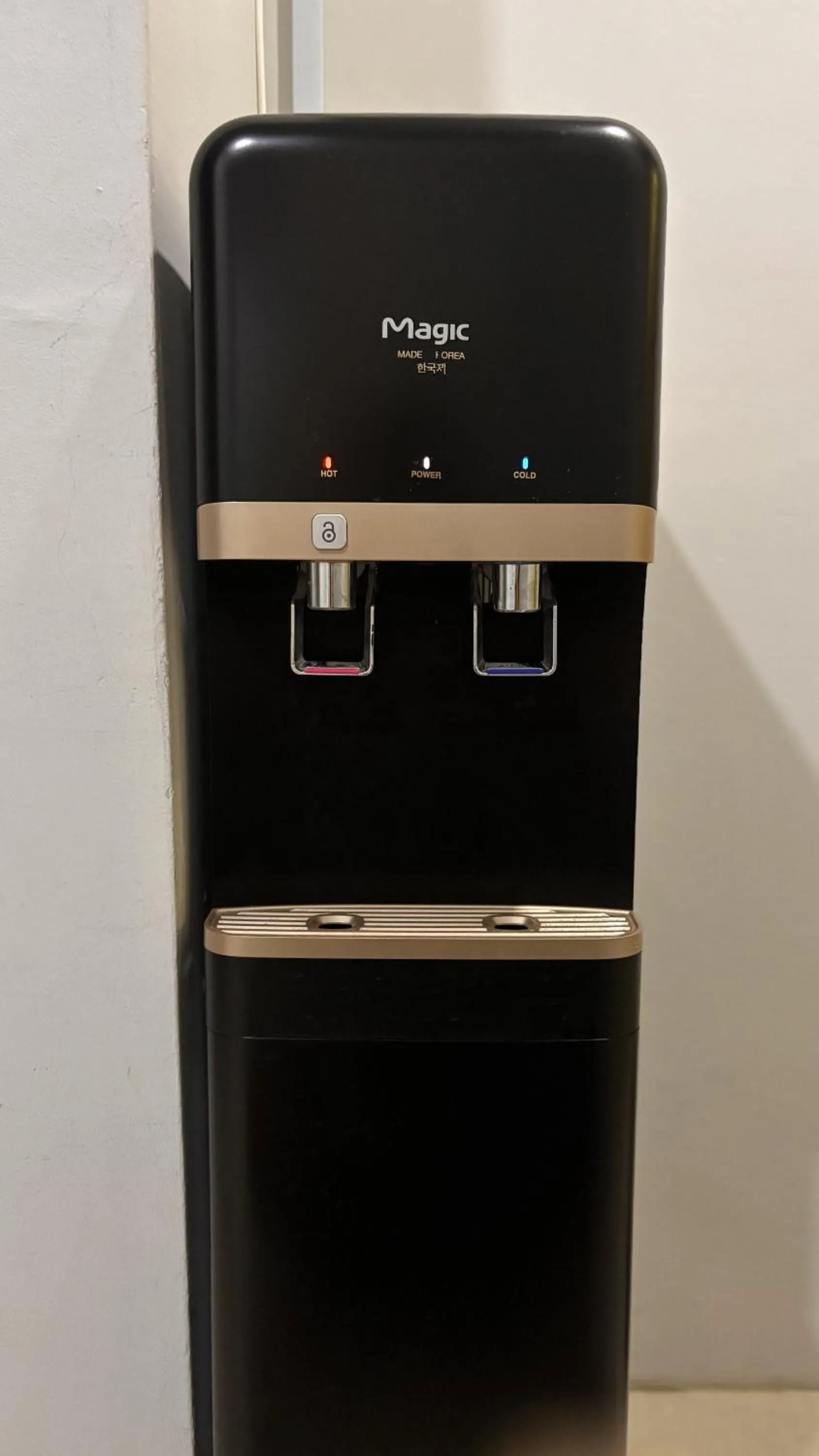 Drinks in Ada Hotel & Apartment