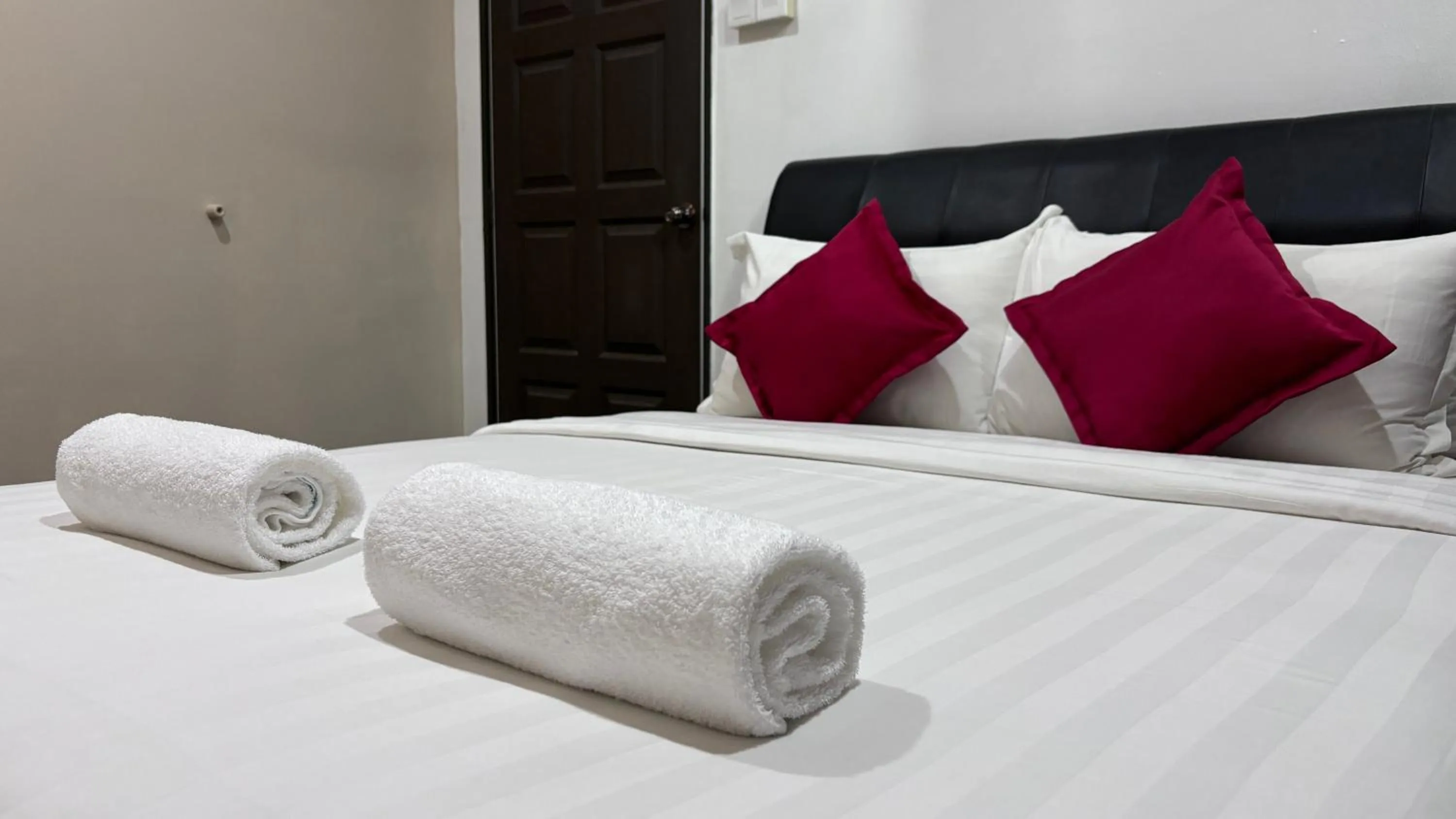 Bed in Ada Hotel & Apartment