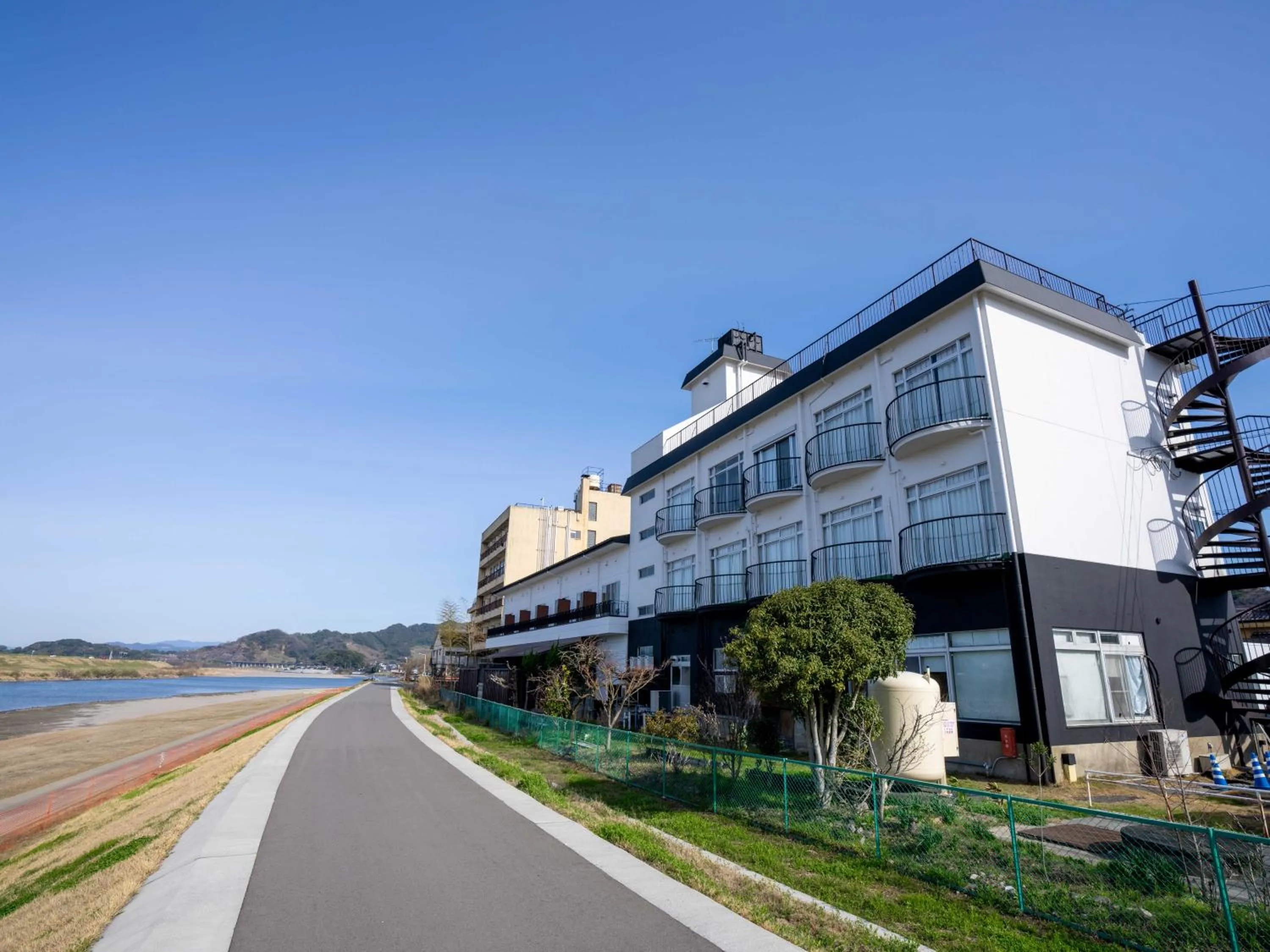 Property building in Enmeikan