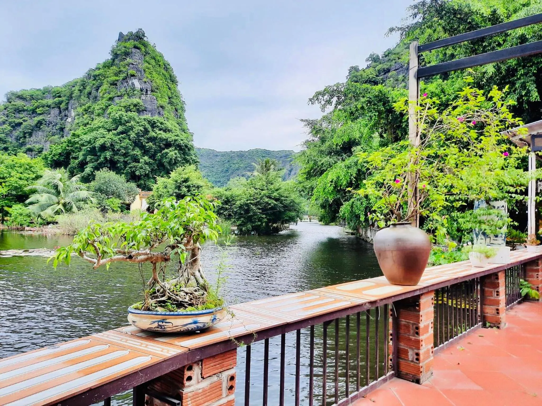 Lake view in Tam Coc Bungalow