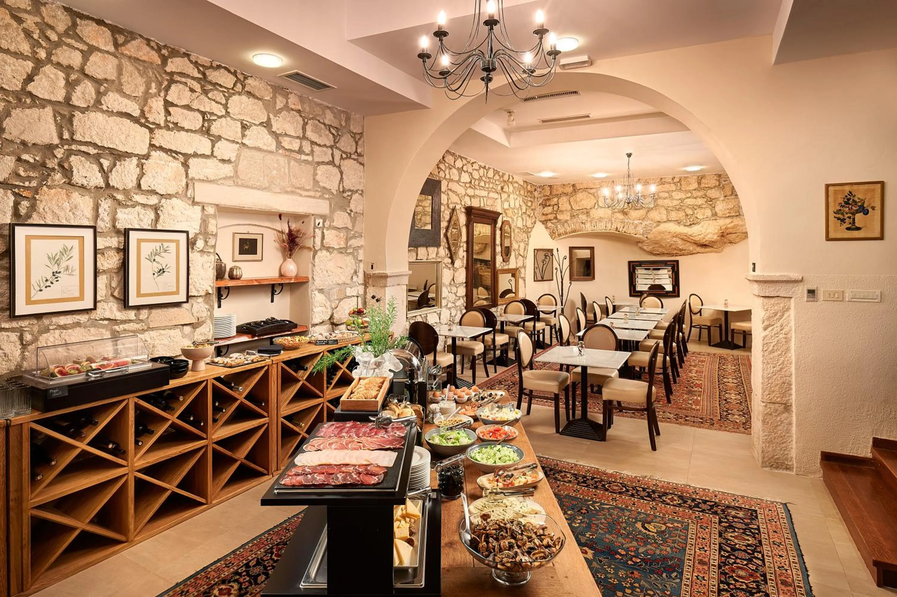 Restaurant/places to eat in Hotel Angelo d'Oro