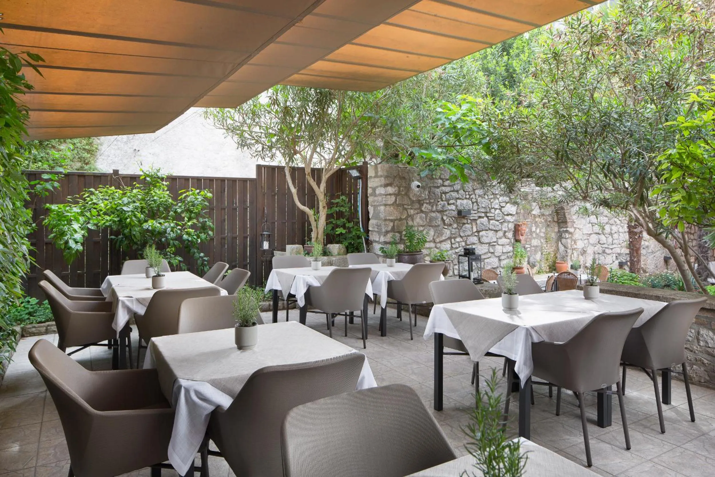 Patio in Hotel Angelo d'Oro