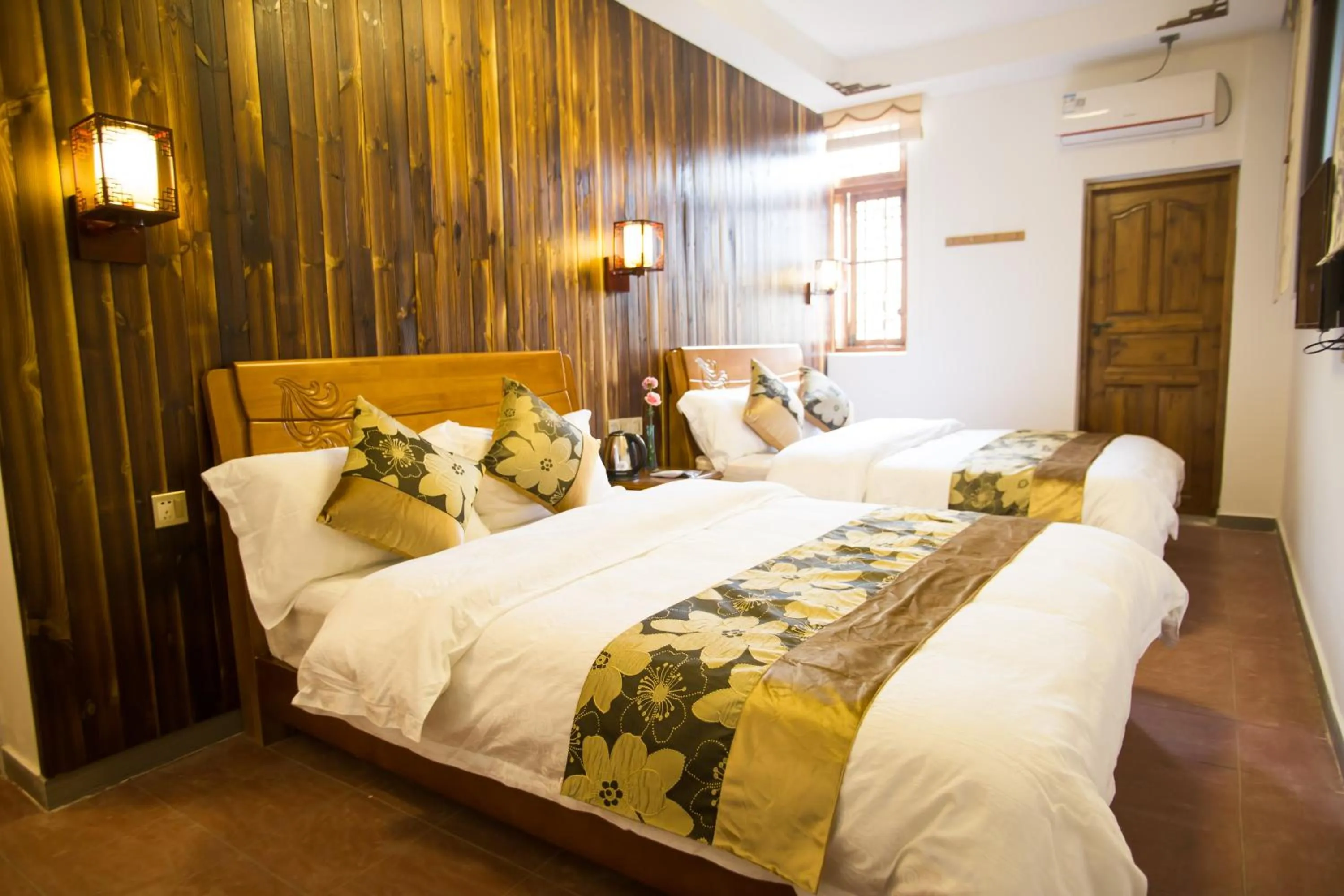 Photo of the whole room, Bed in Chaozhou Hello Inn