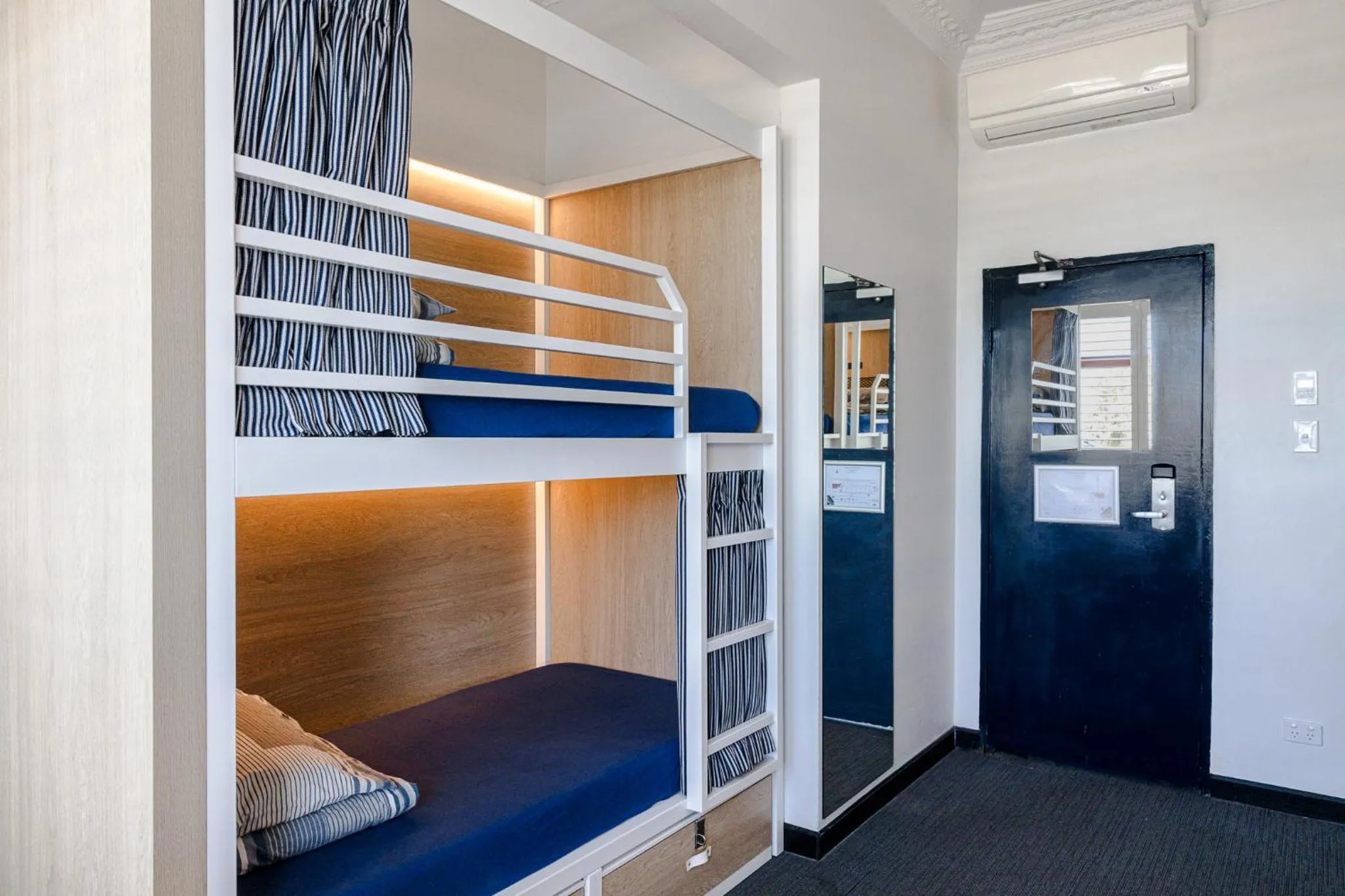 bunk bed, Bed in Wake Up! Bondi Beach