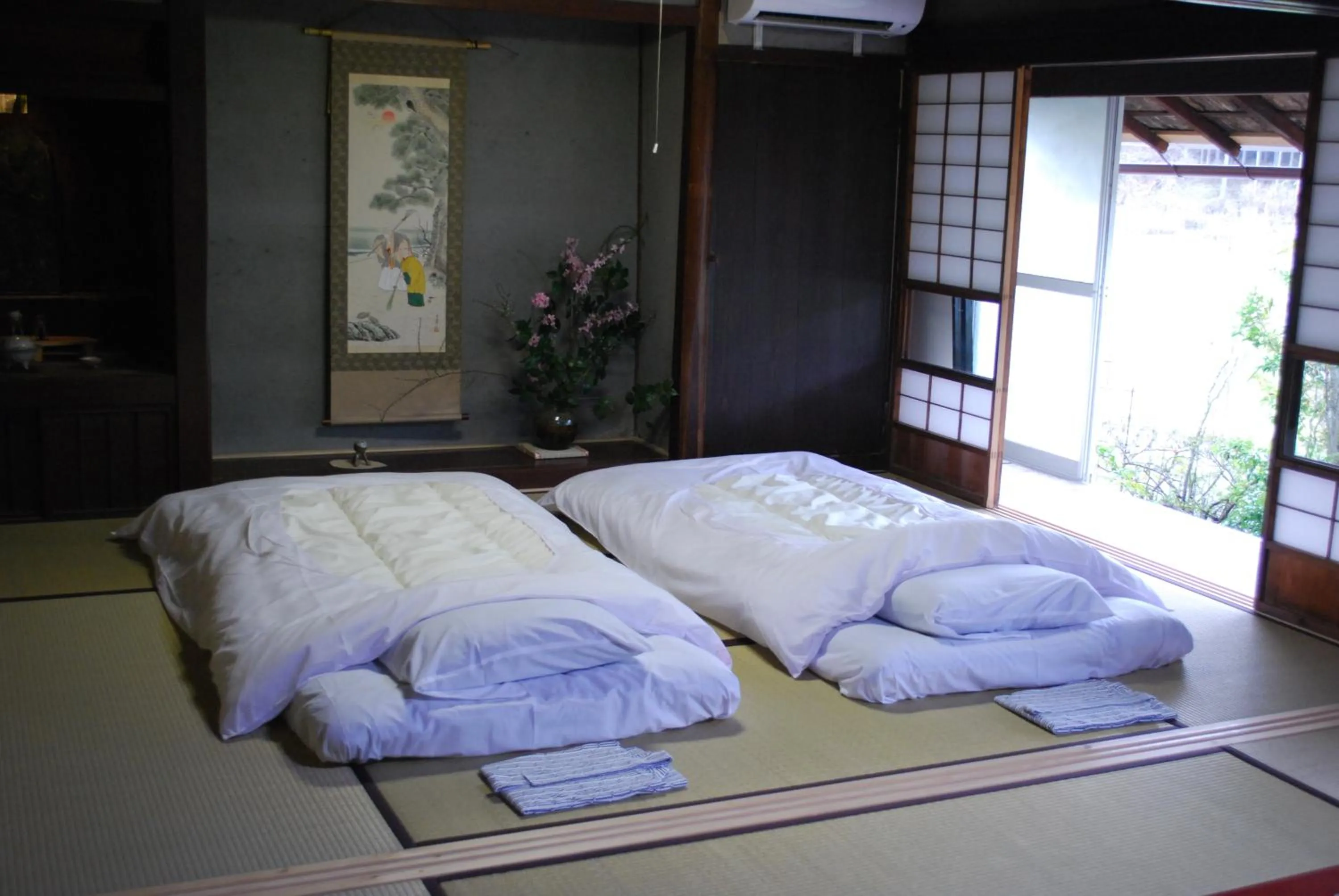Photo of the whole room, Bed in Goemon Kyoto Japan