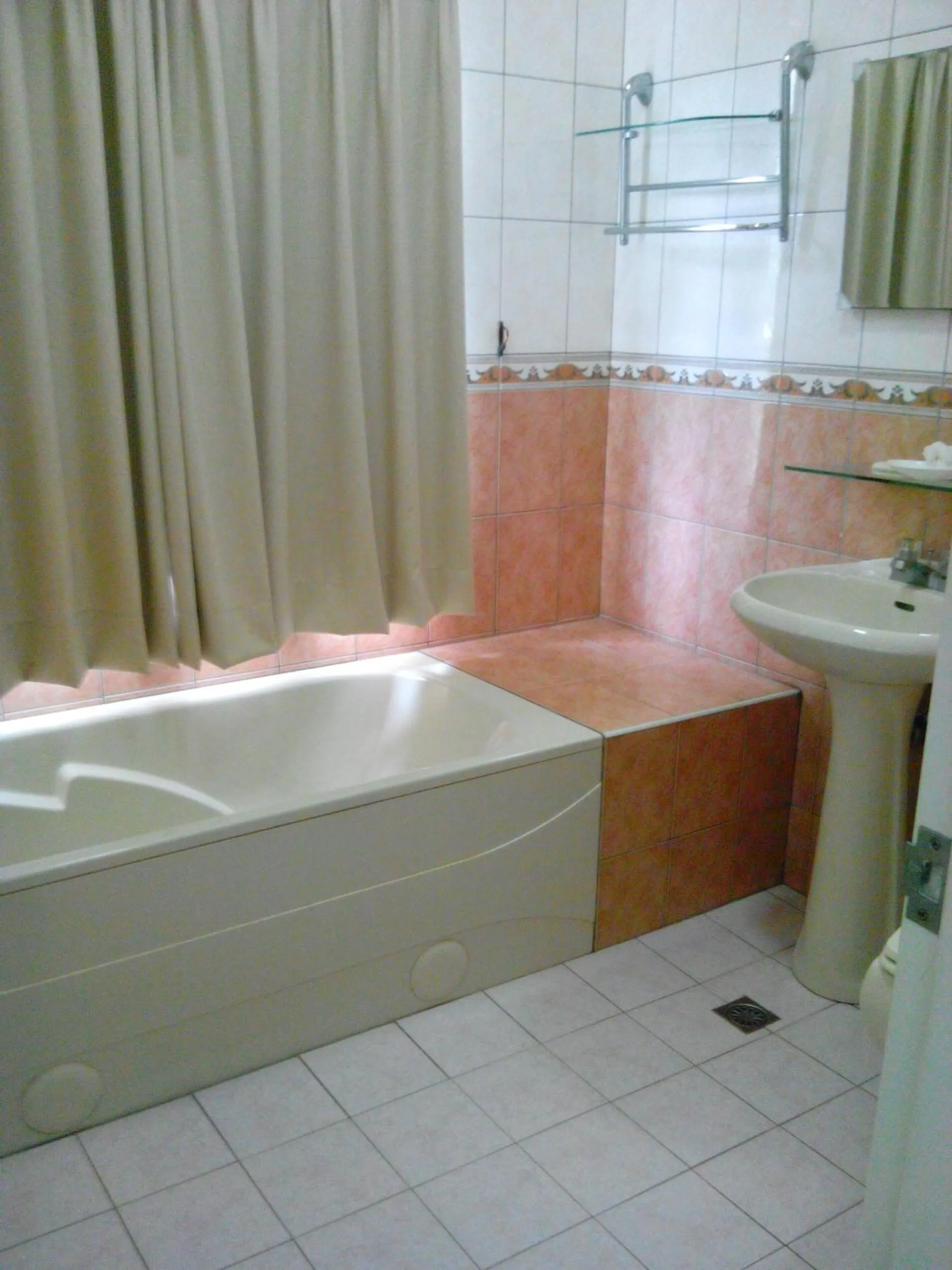 Lohas Gallery Long Stay Hostel