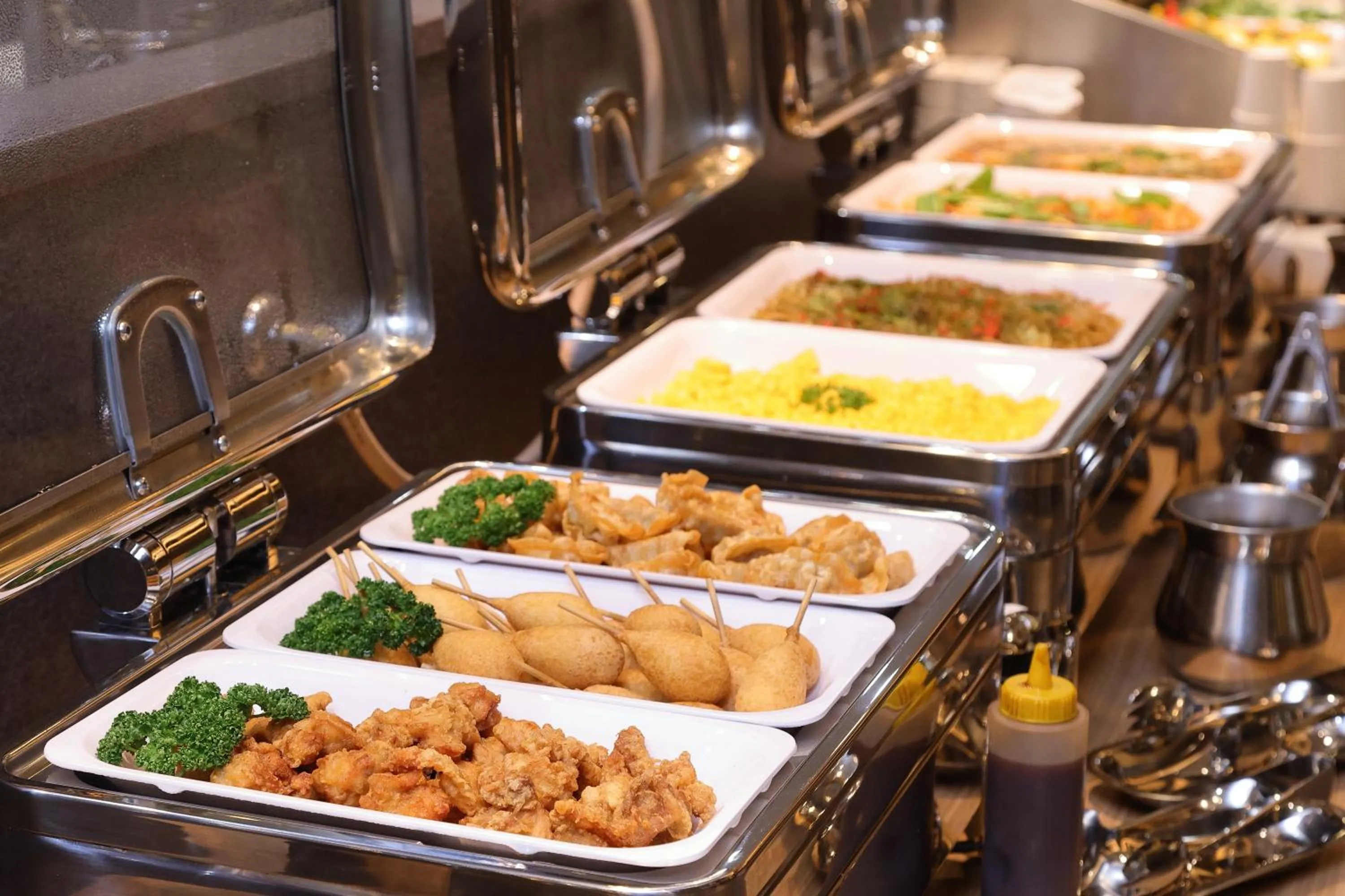 Restaurant/places to eat in Shinsaibashi Grand Hotel Osaka