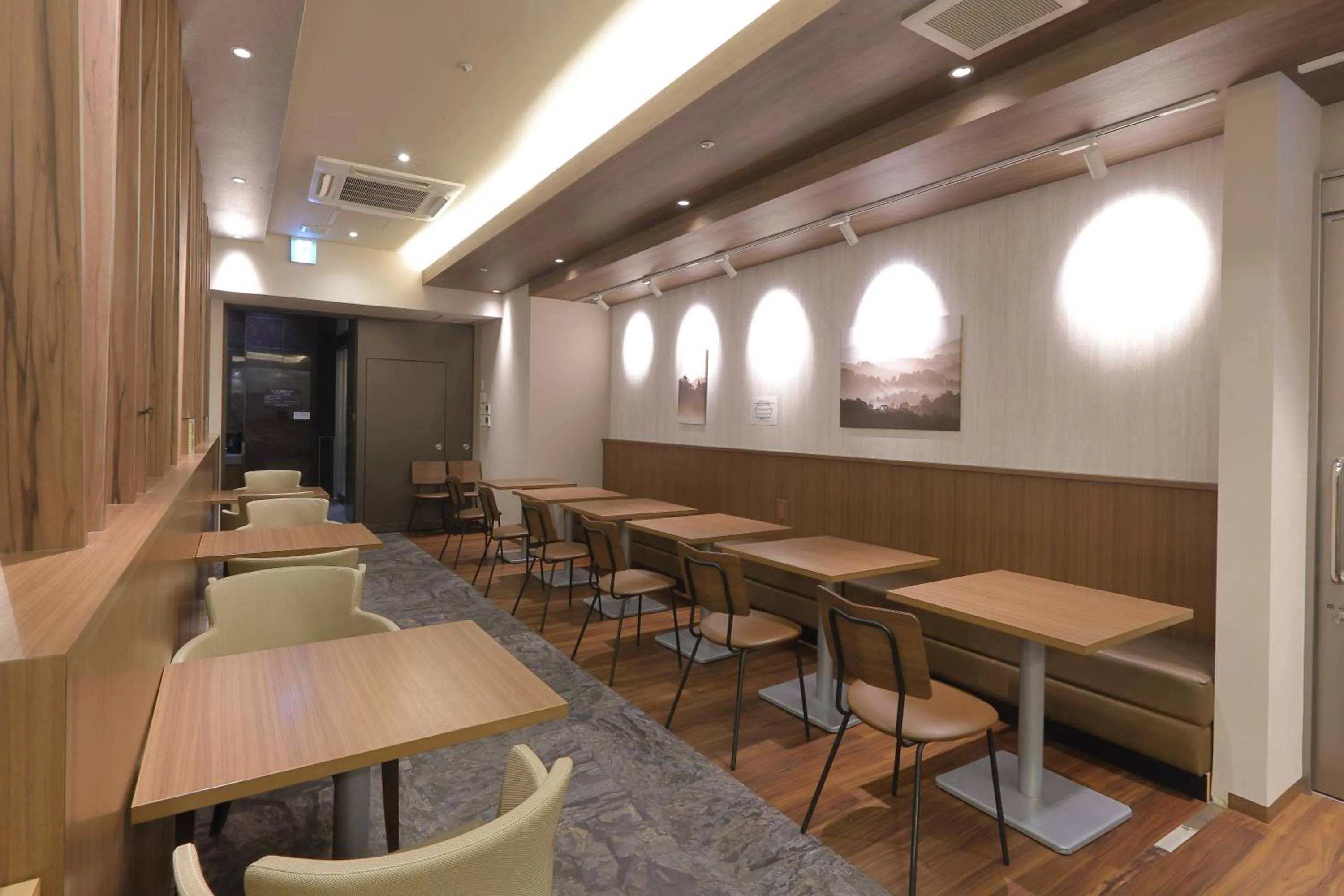 Restaurant/places to eat in Shinsaibashi Grand Hotel Osaka