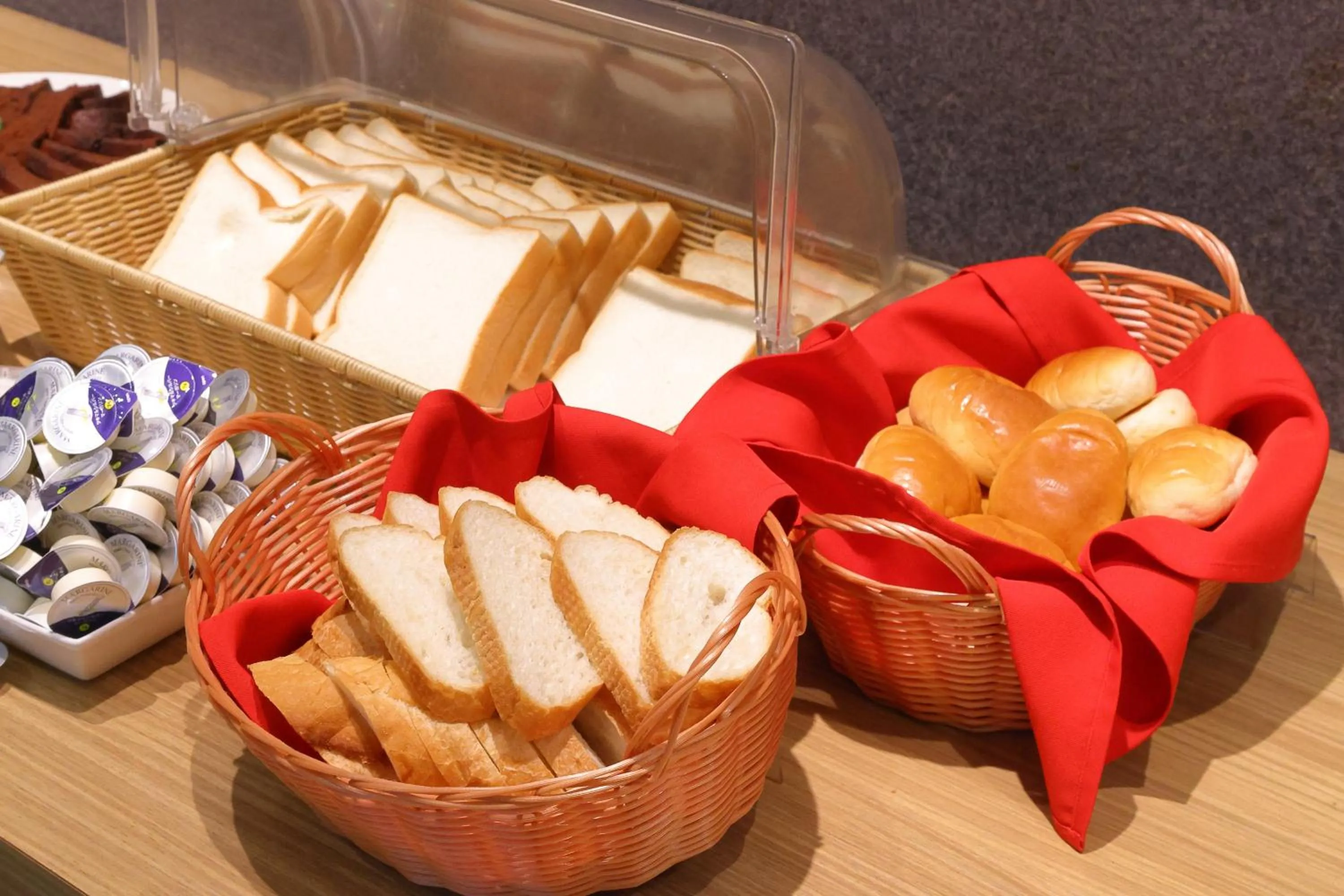 Restaurant/places to eat in Shinsaibashi Grand Hotel Osaka