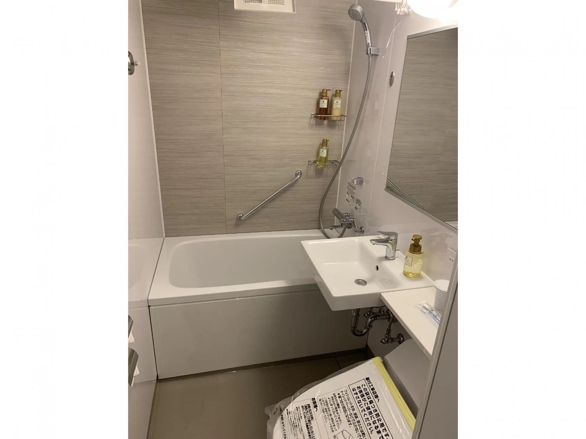 Shower in Shinsaibashi Grand Hotel Osaka