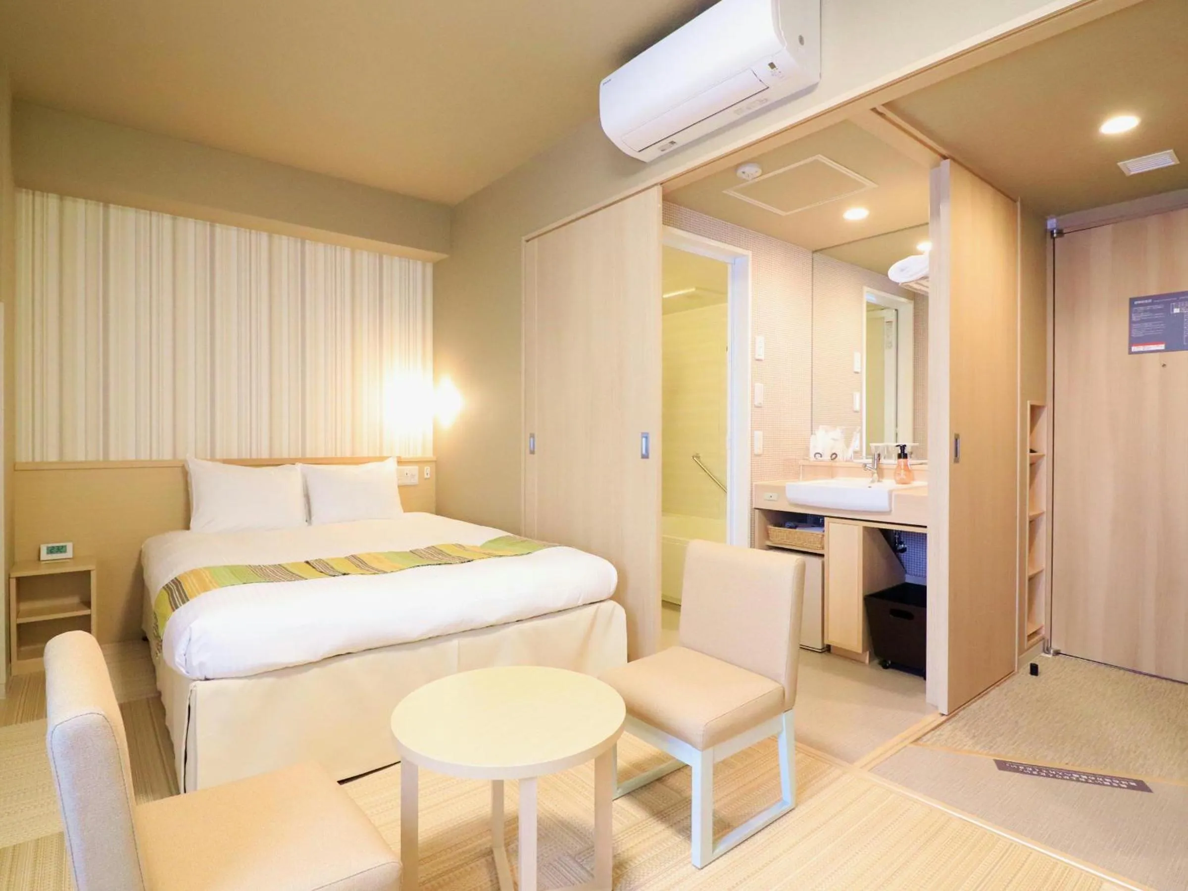 Photo of the whole room, Bed in Hiyori Hotel Maihama