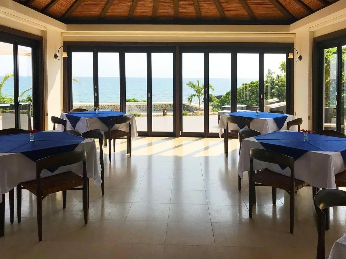 Restaurant/places to eat in Villabu Resort