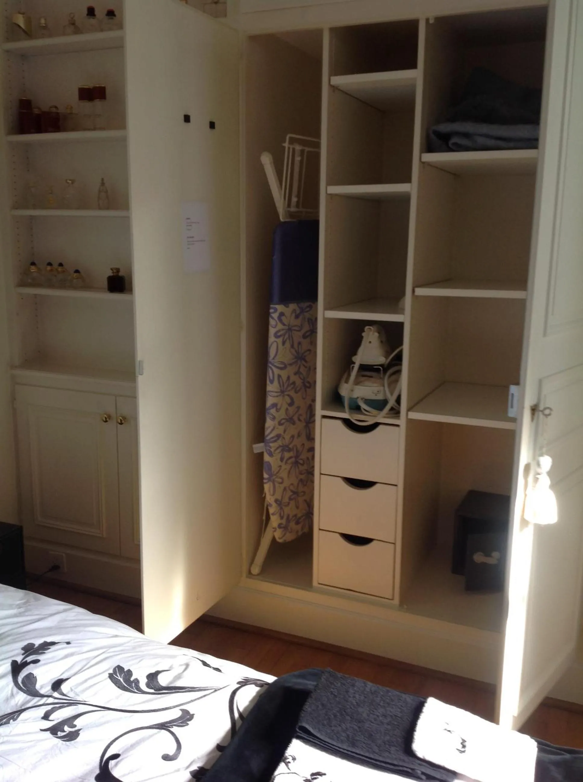 Bedroom, Bed in Charming Geneva