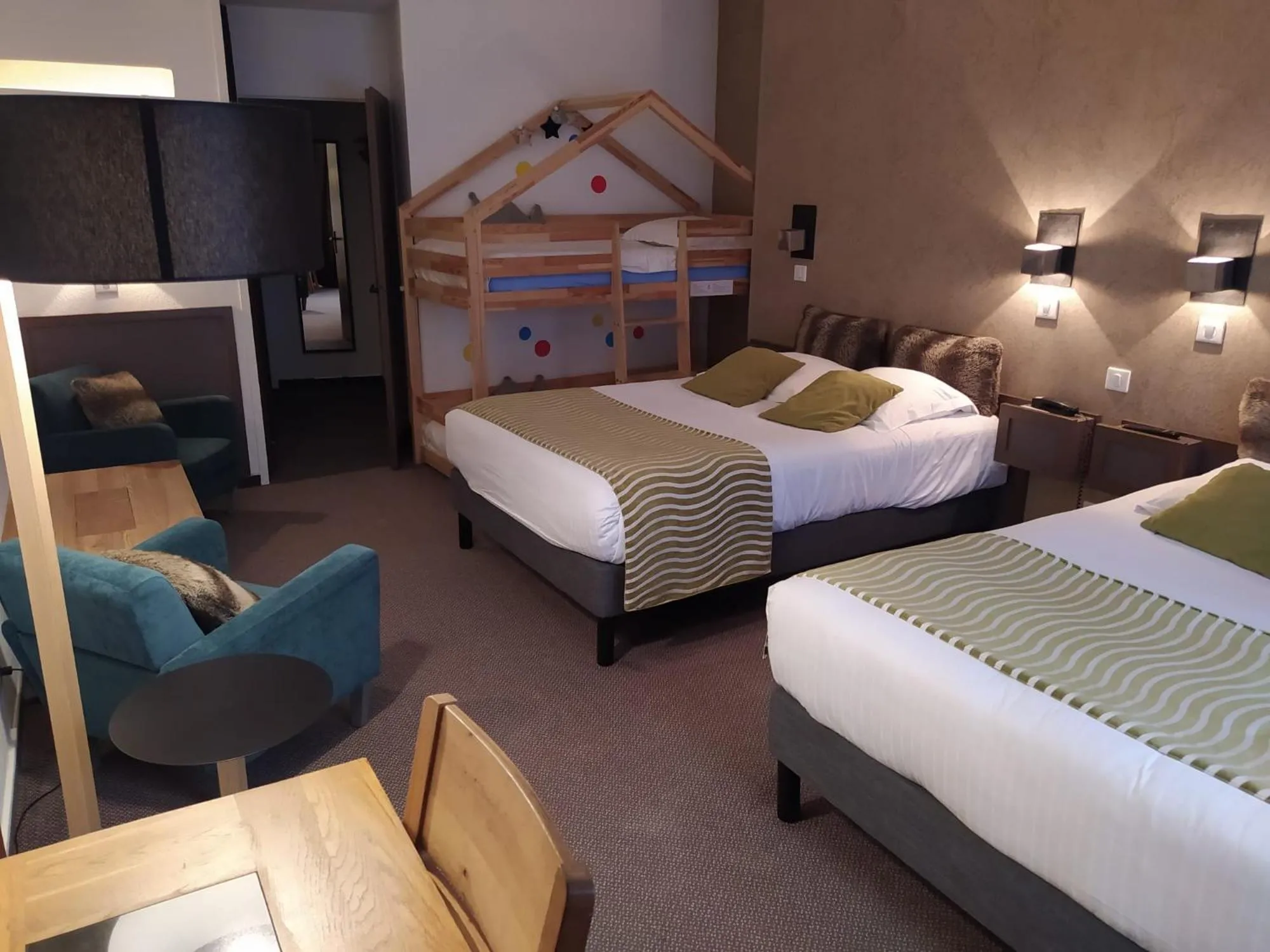 Bed in Hôtel des Princes, Chambéry Centre