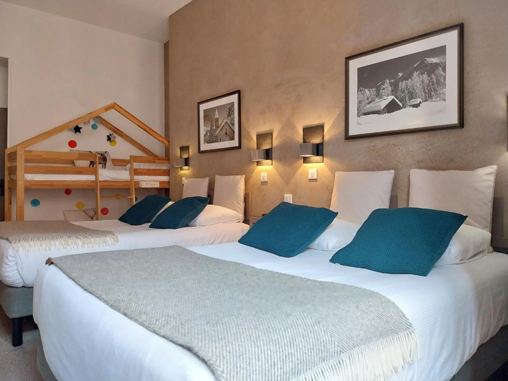 Bed in Hôtel des Princes, Chambéry Centre