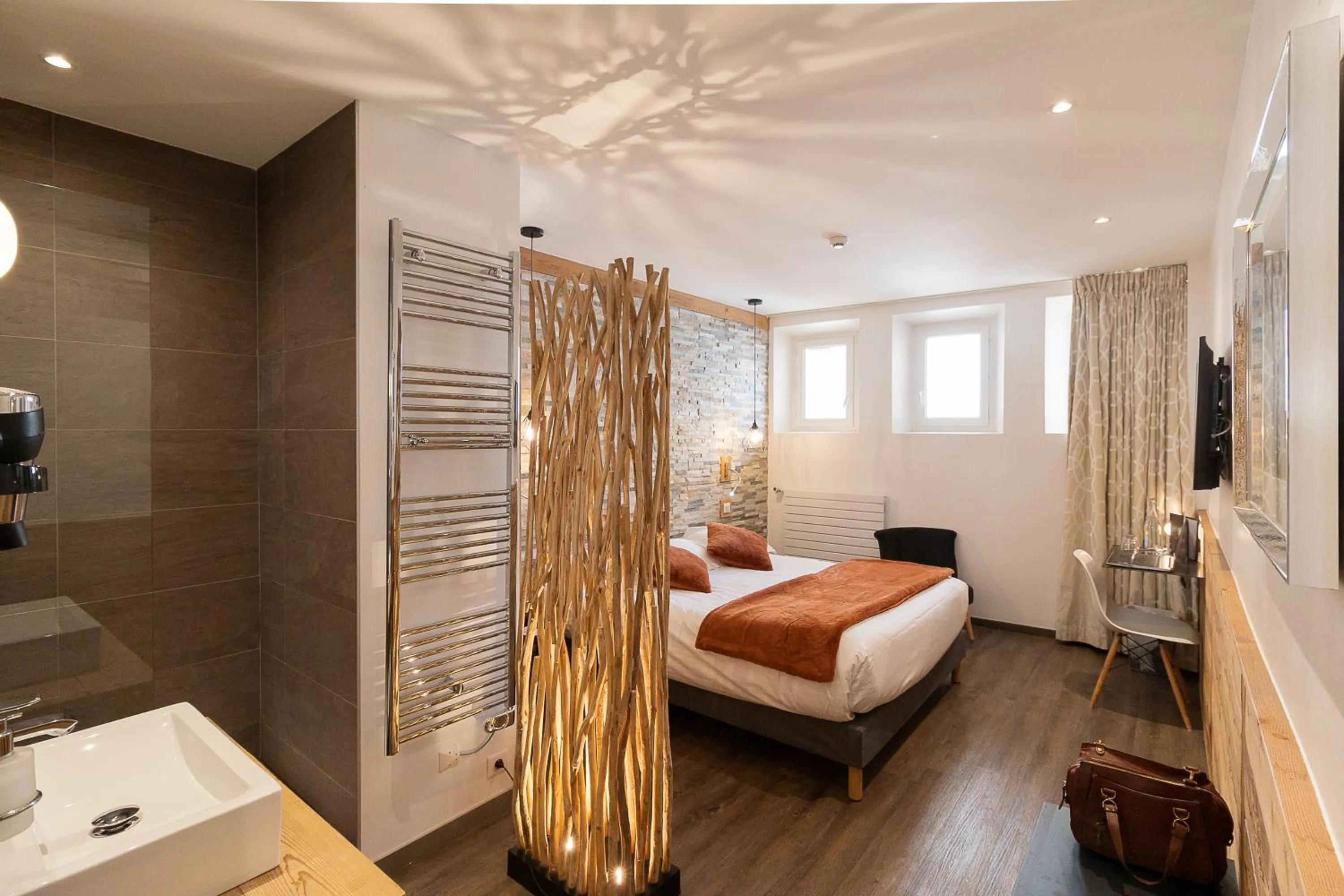 Bed in Hôtel des Princes, Chambéry Centre