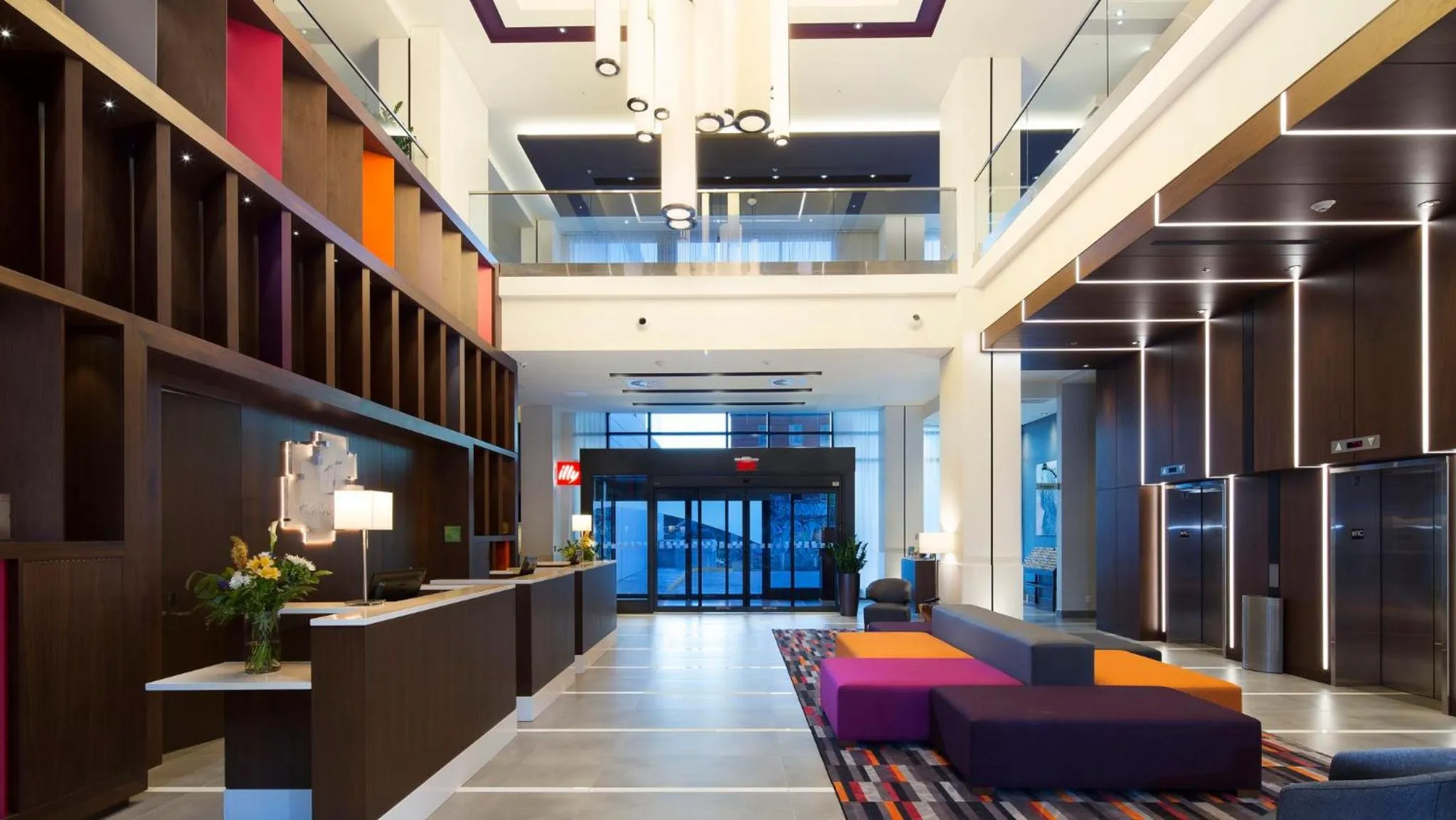 Property building in Holiday Inn Hotel & Suites - Montreal Centre-ville Ouest by IHG