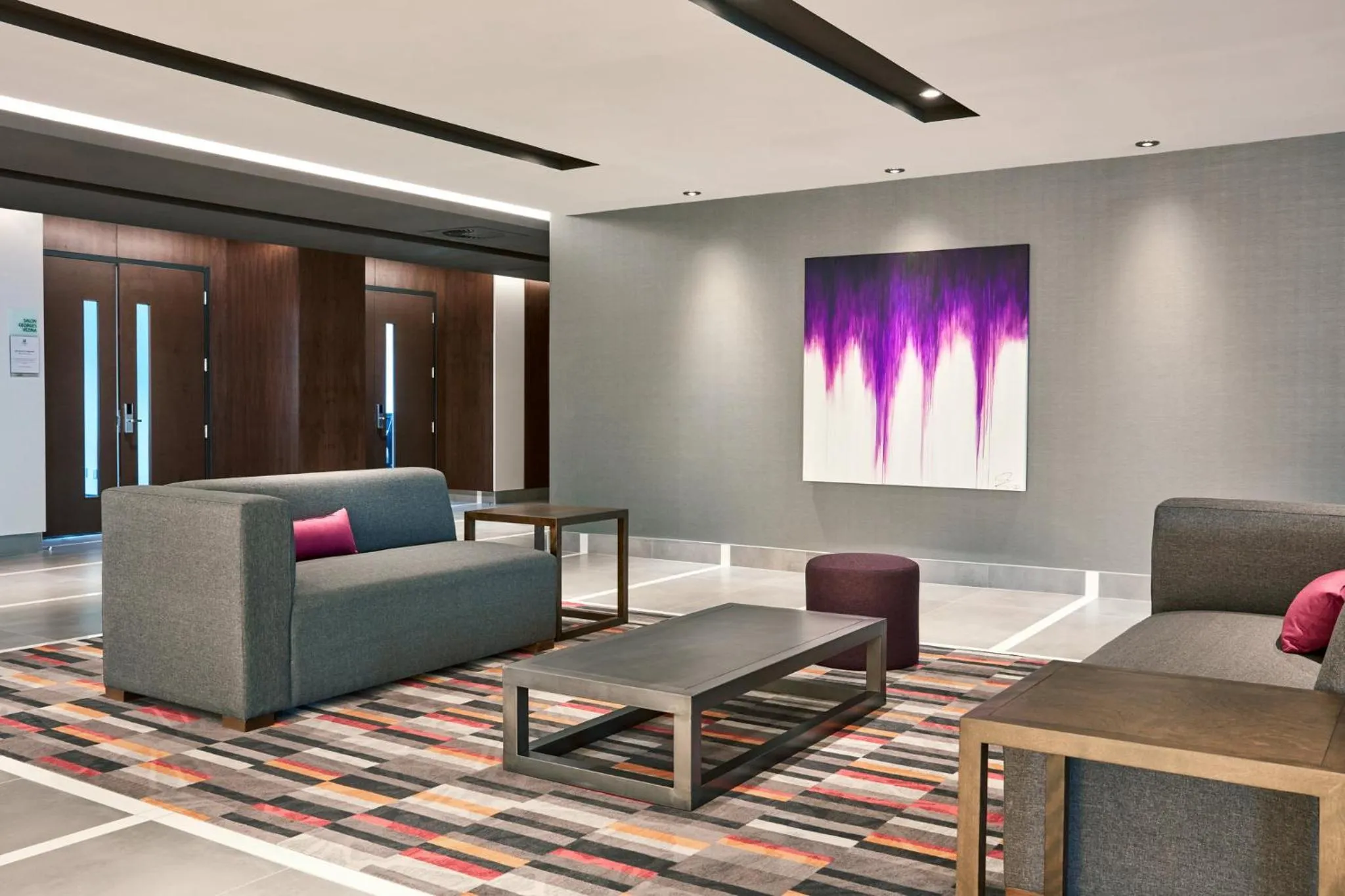 Meeting/conference room in Holiday Inn Hotel & Suites - Montreal Centre-ville Ouest by IHG