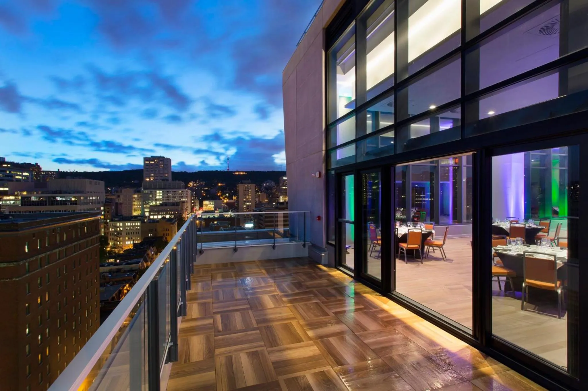 Balcony/Terrace in Holiday Inn Hotel & Suites - Montreal Centre-ville Ouest by IHG