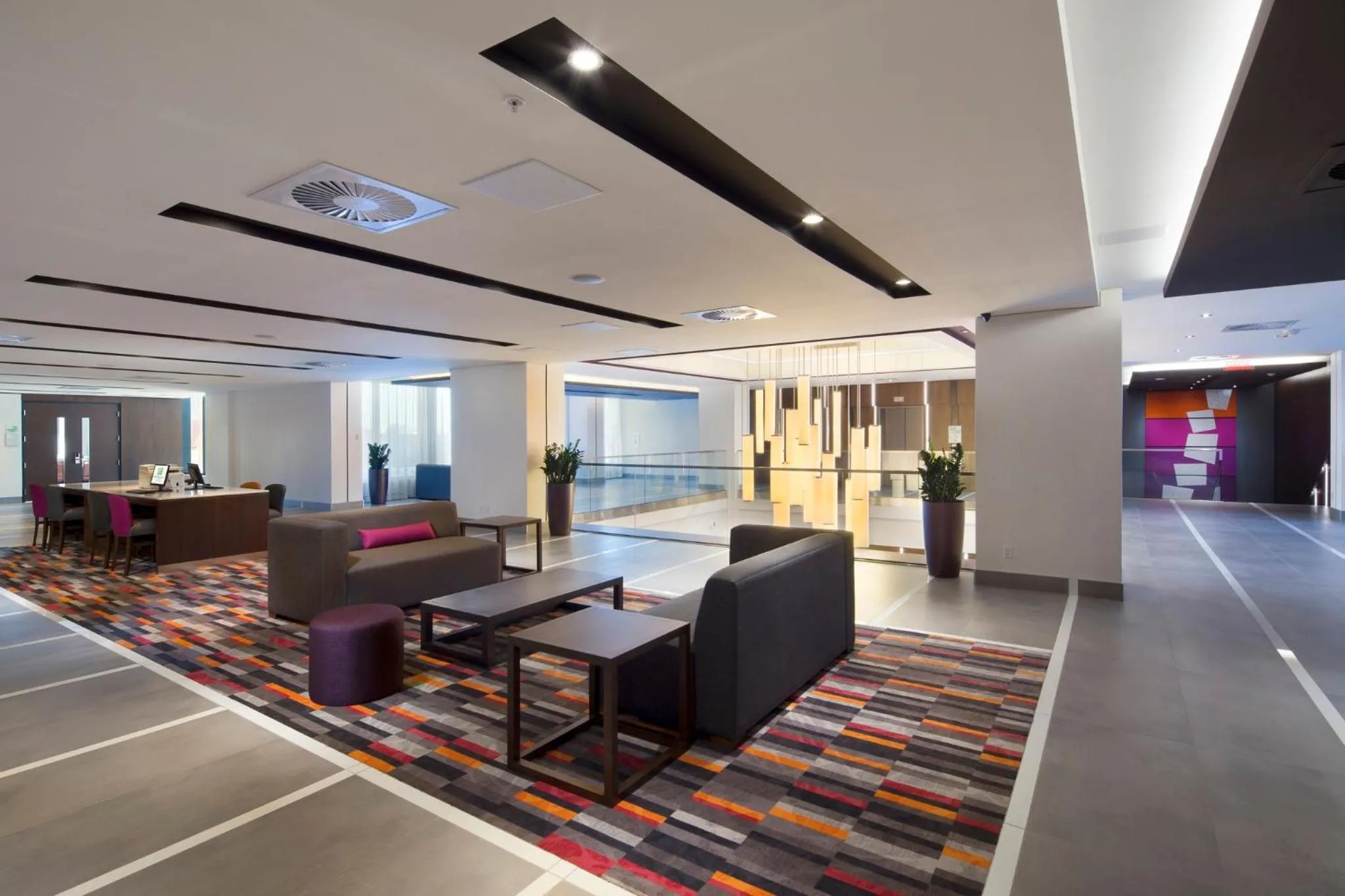 Meeting/conference room in Holiday Inn Hotel & Suites - Montreal Centre-ville Ouest by IHG