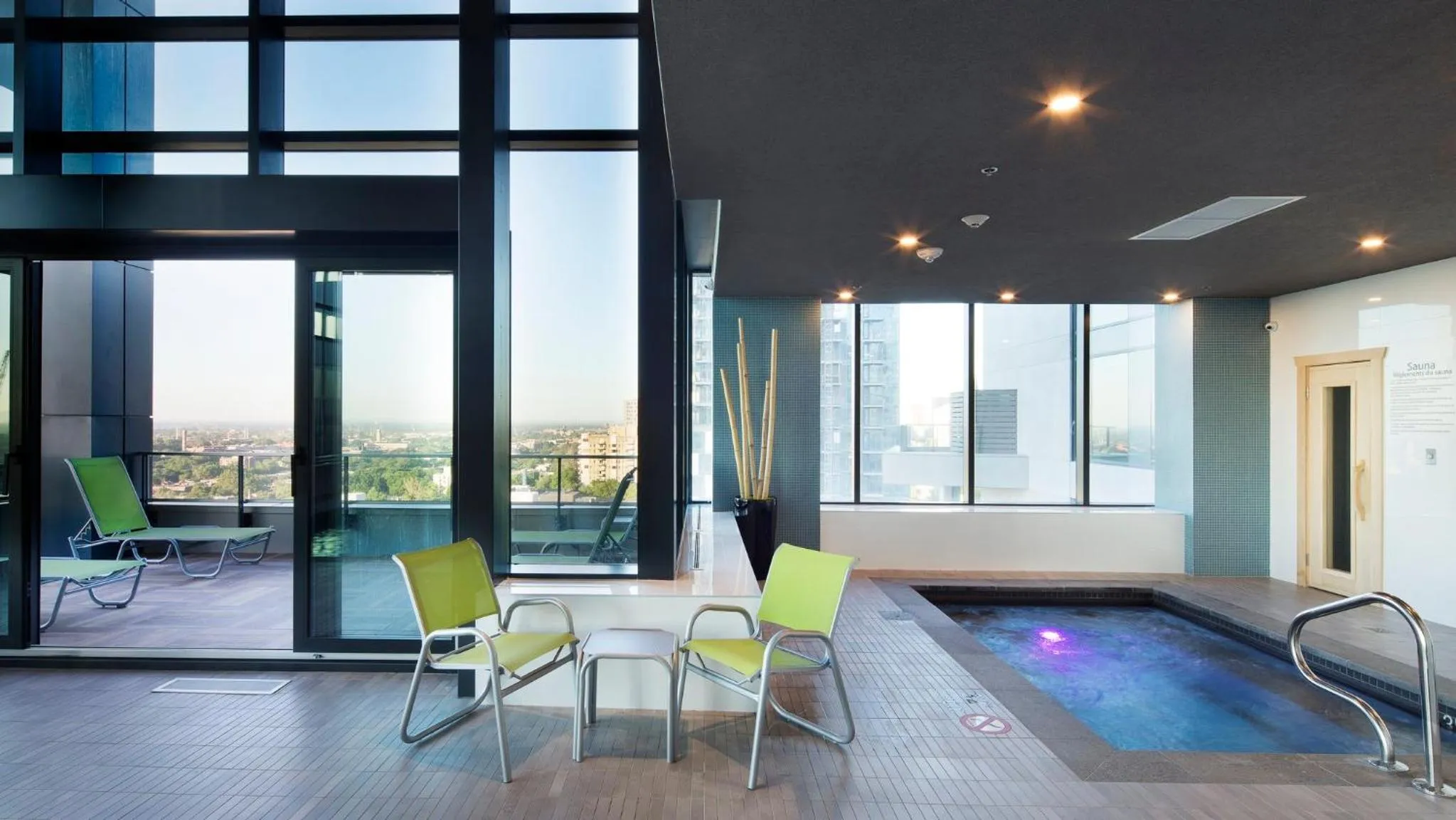 Hot Tub in Holiday Inn Hotel & Suites - Montreal Centre-ville Ouest by IHG