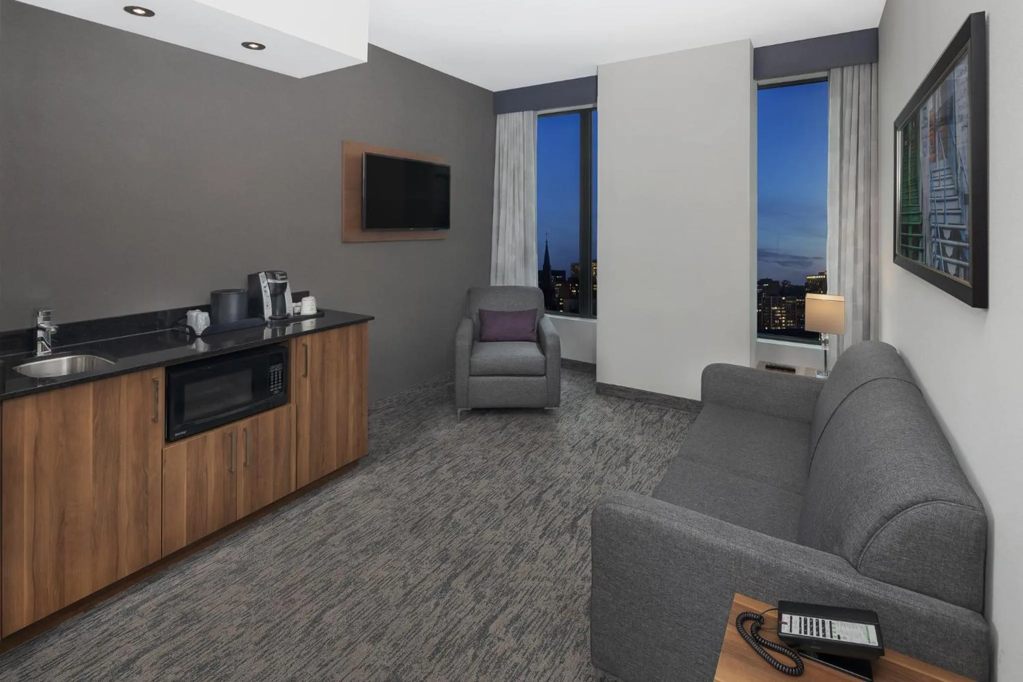 Photo of the whole room in Holiday Inn Hotel & Suites - Montreal Centre-ville Ouest by IHG