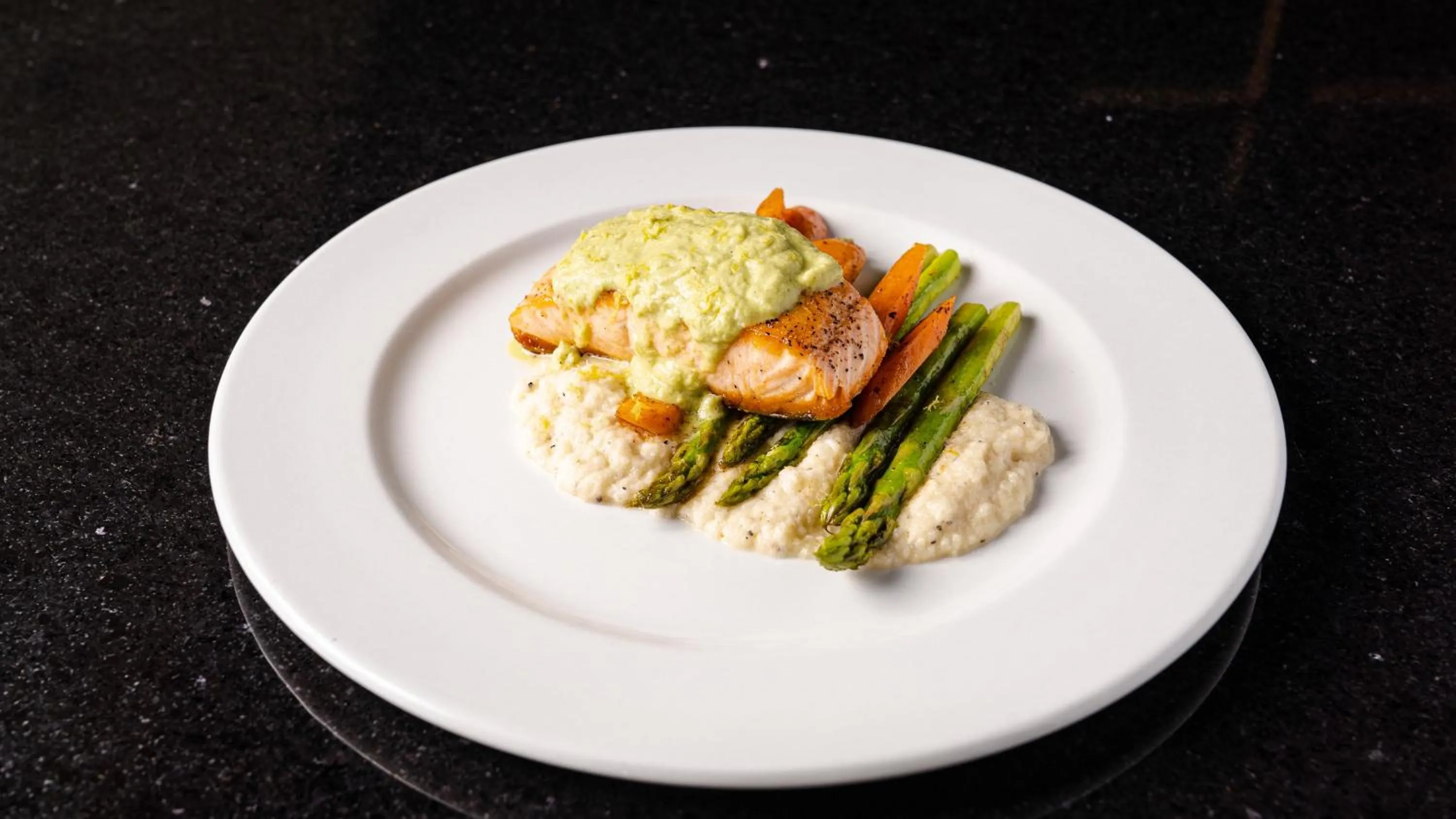 Restaurant/places to eat in Holiday Inn Hotel & Suites - Montreal Centre-ville Ouest by IHG