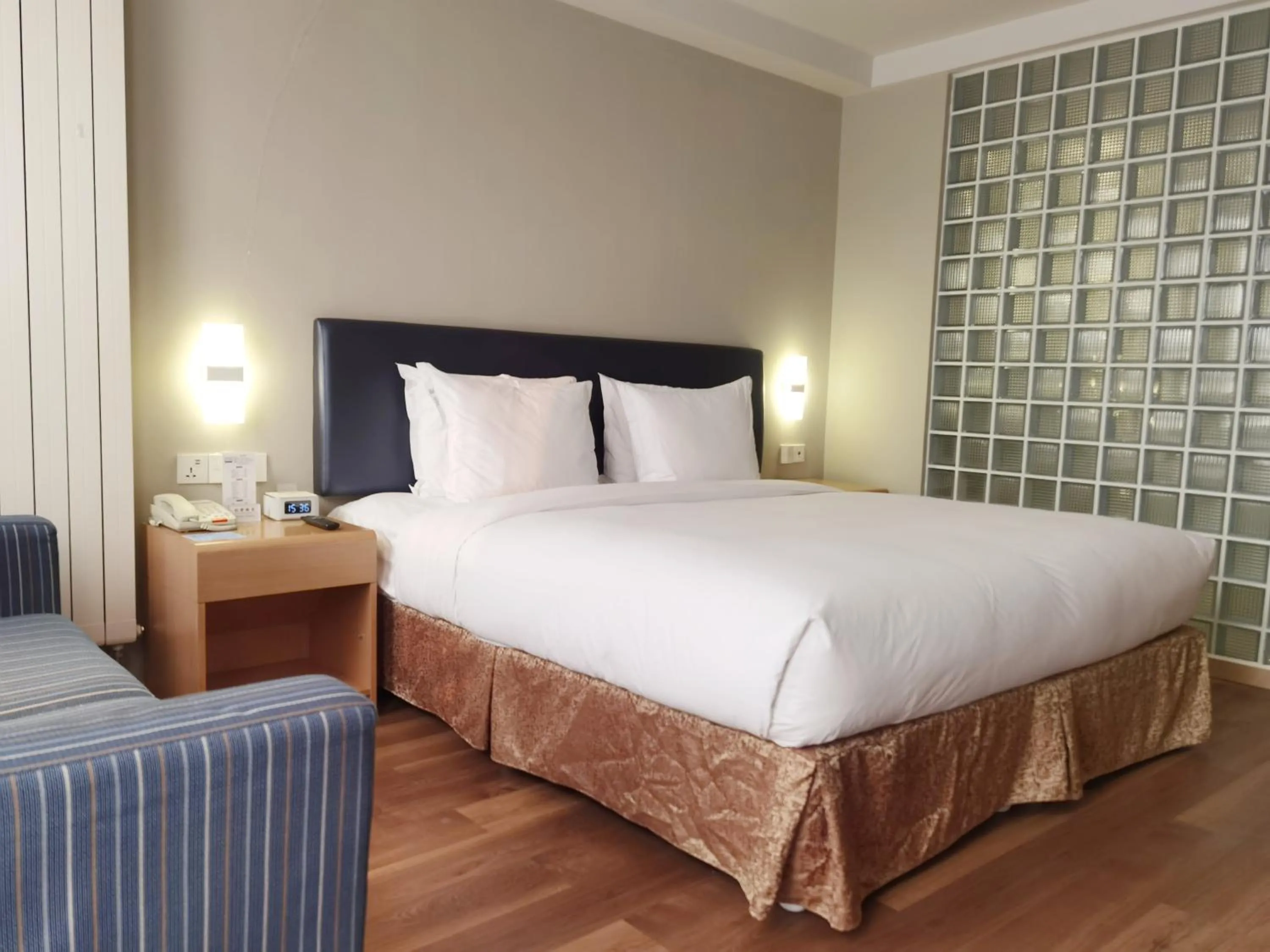 Seating area in Holiday Inn Express Zhangjiakou Park View, an IHG Hotel