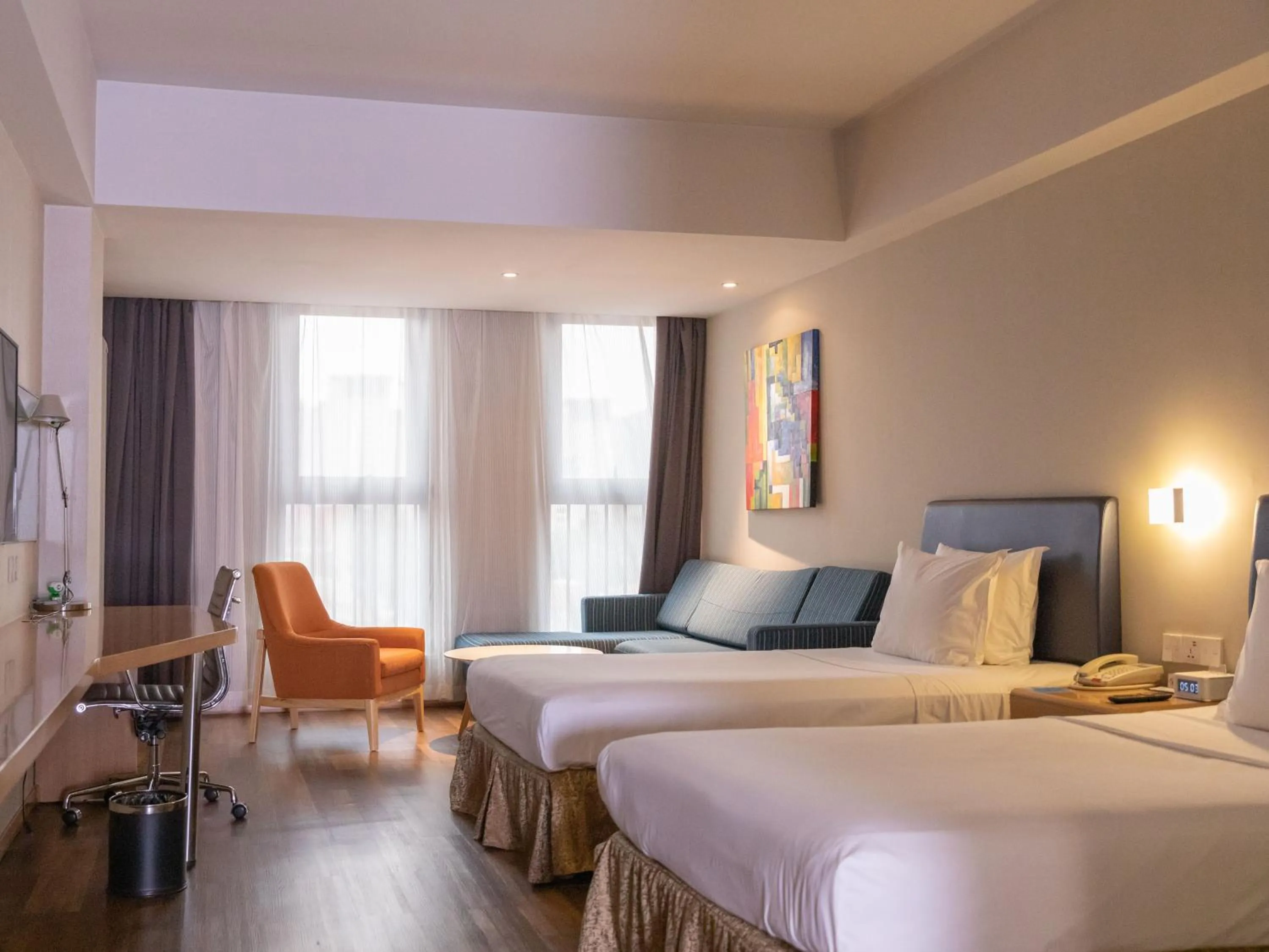 TV and multimedia in Holiday Inn Express Zhangjiakou Park View, an IHG Hotel