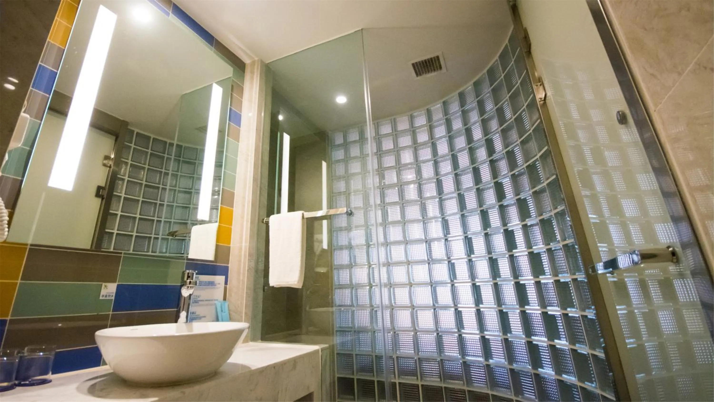 Bathroom in Holiday Inn Express Zhangjiakou Park View, an IHG Hotel