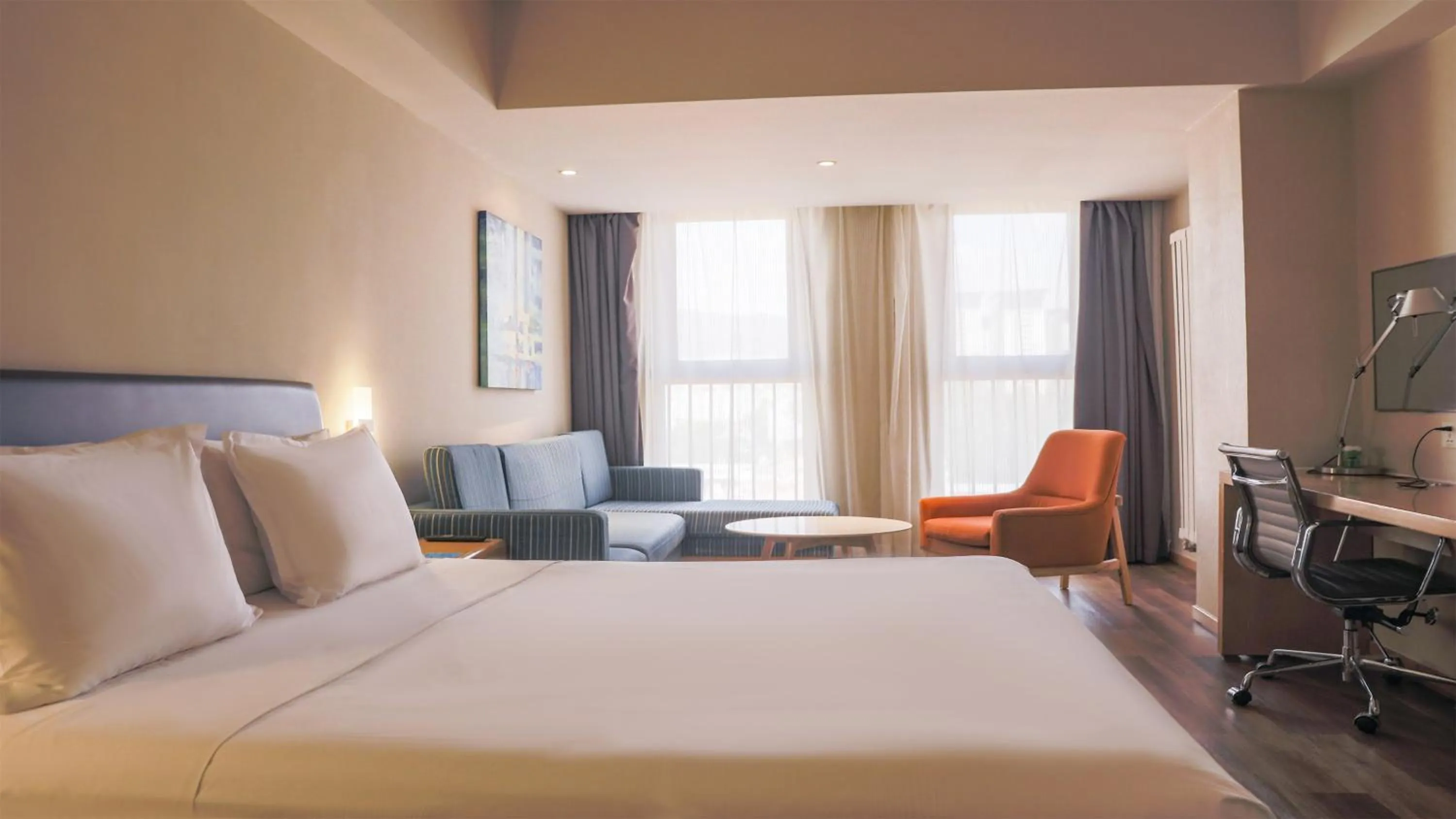 Photo of the whole room in Holiday Inn Express Zhangjiakou Park View, an IHG Hotel