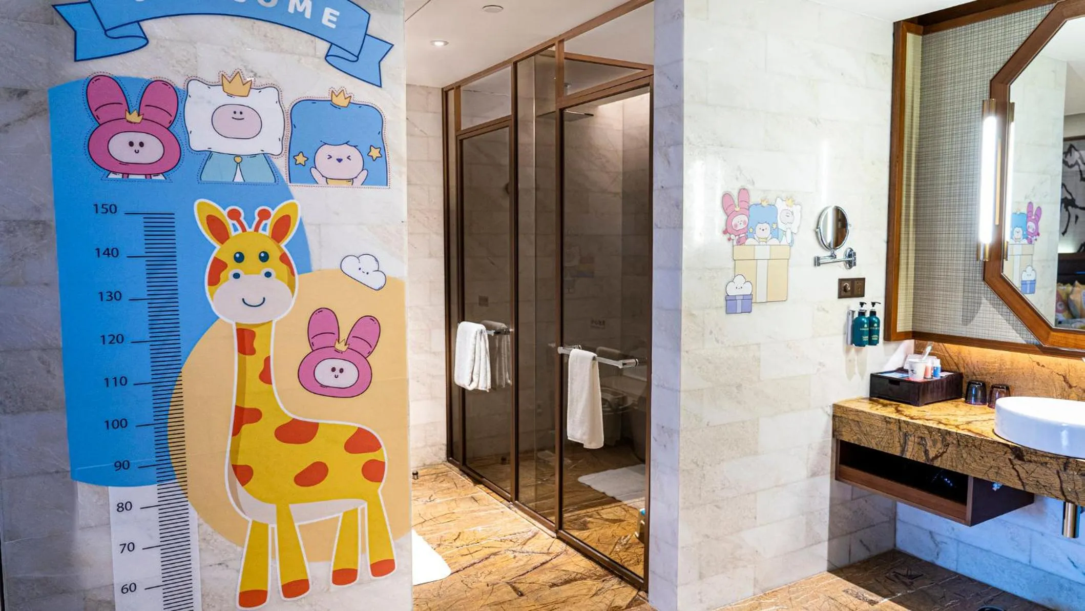 Photo of the whole room, Bed in Crowne Plaza Resort Changbaishan Hot Spring by IHG