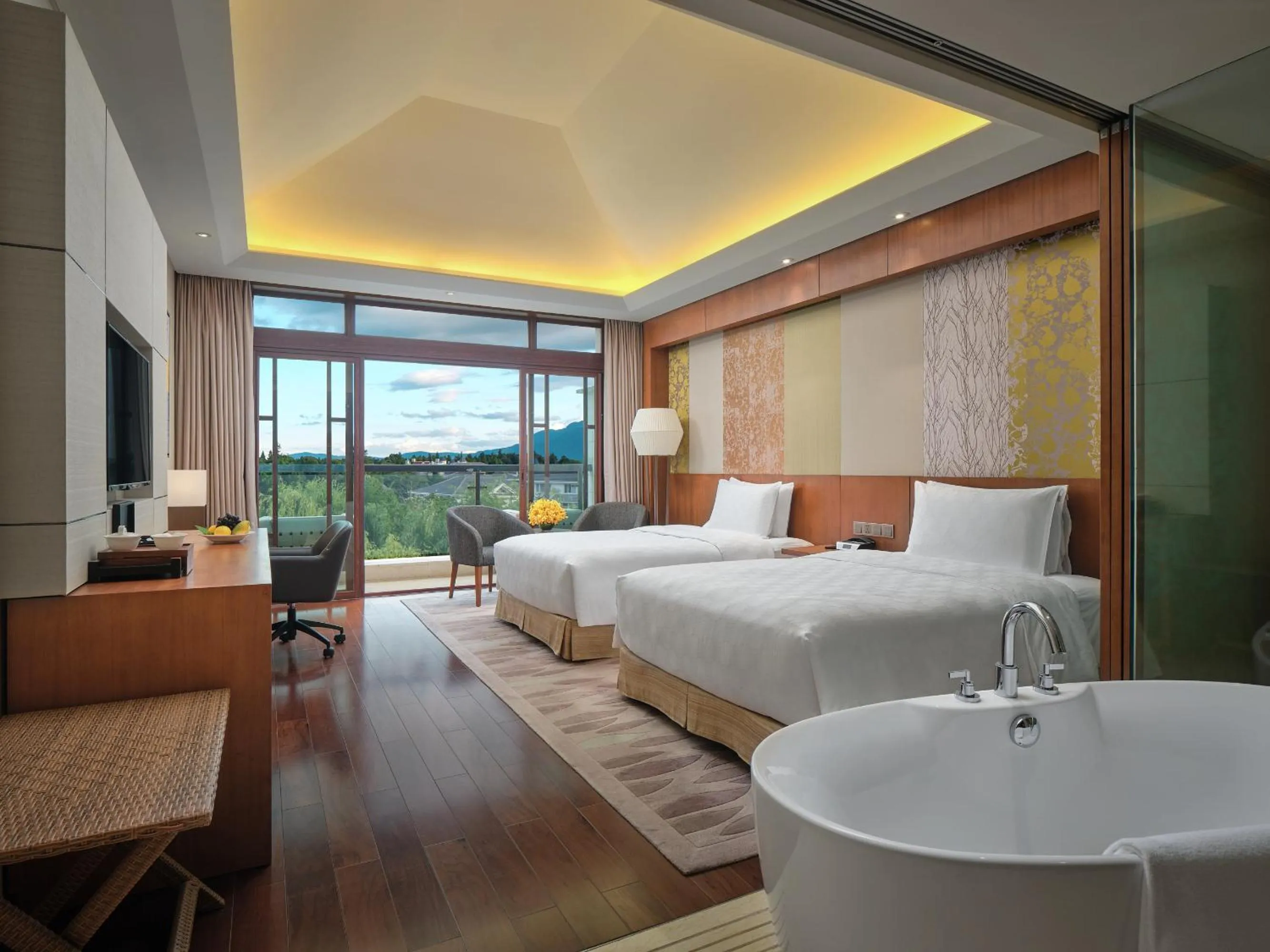 Photo of the whole room, Bed in HUALUXE Hotels & Resorts Kunming