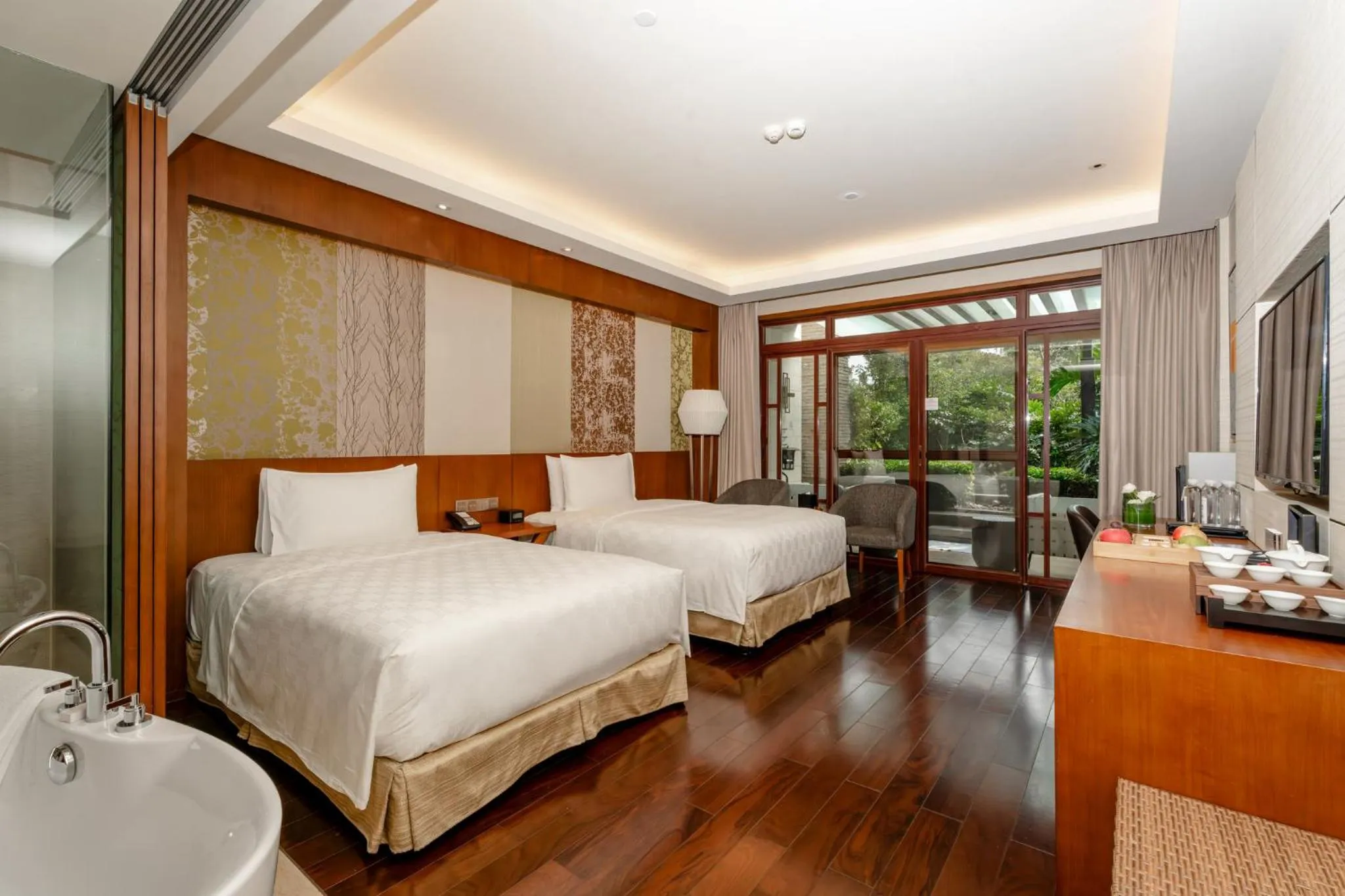Photo of the whole room, Bed in HUALUXE Hotels & Resorts Kunming