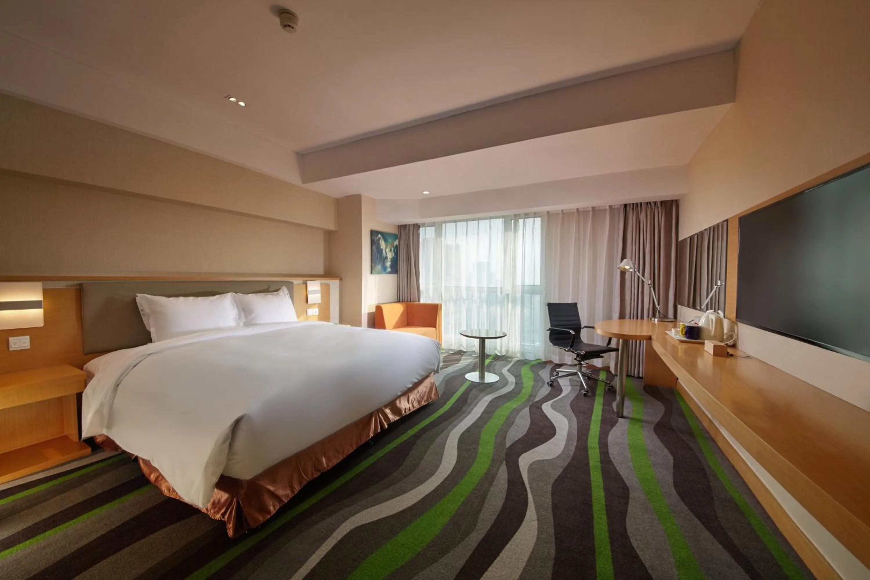 Photo of the whole room, Bed in Holiday Inn Express Tangshan Downtown by IHG