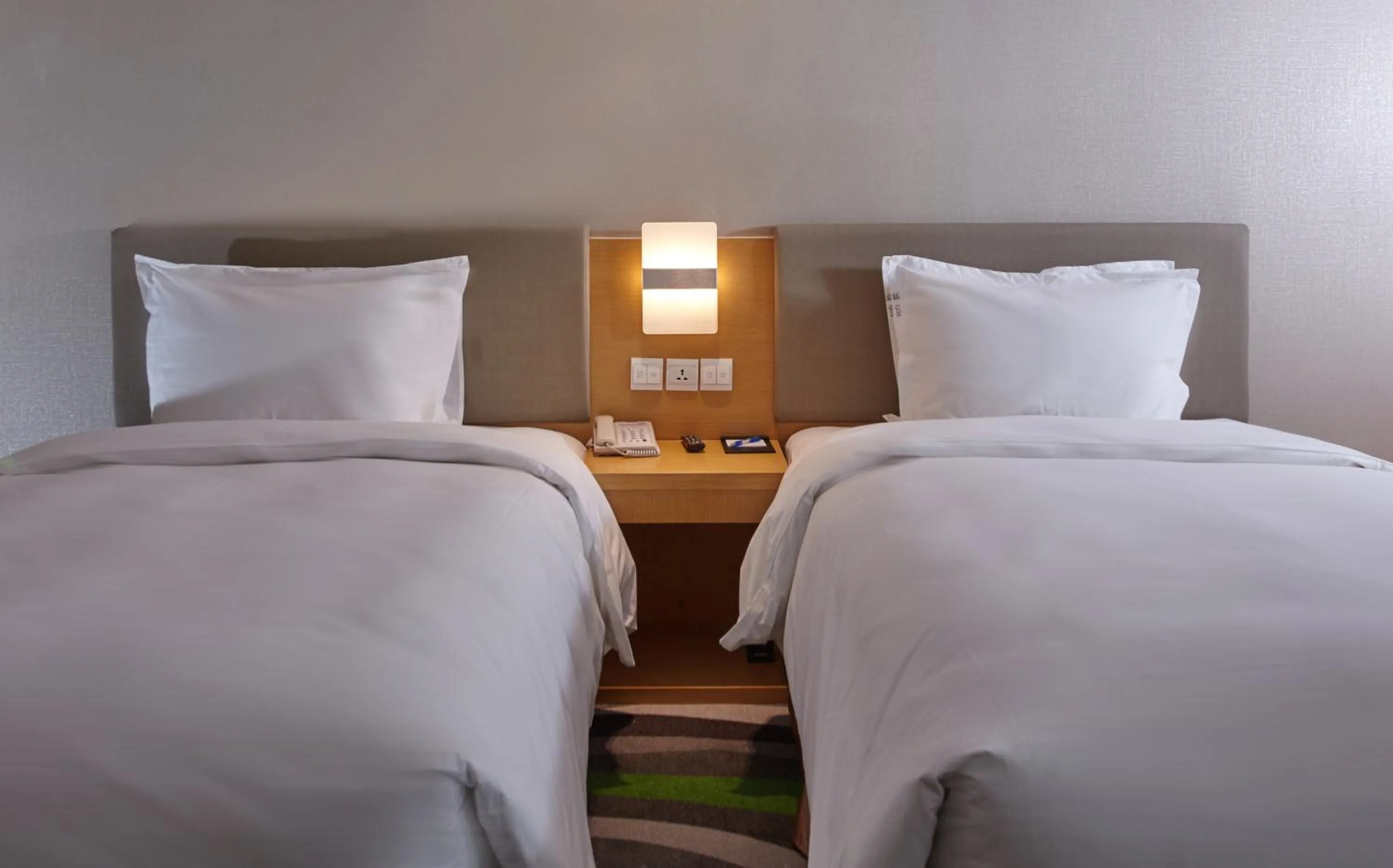 Bed in Holiday Inn Express Tangshan Downtown by IHG
