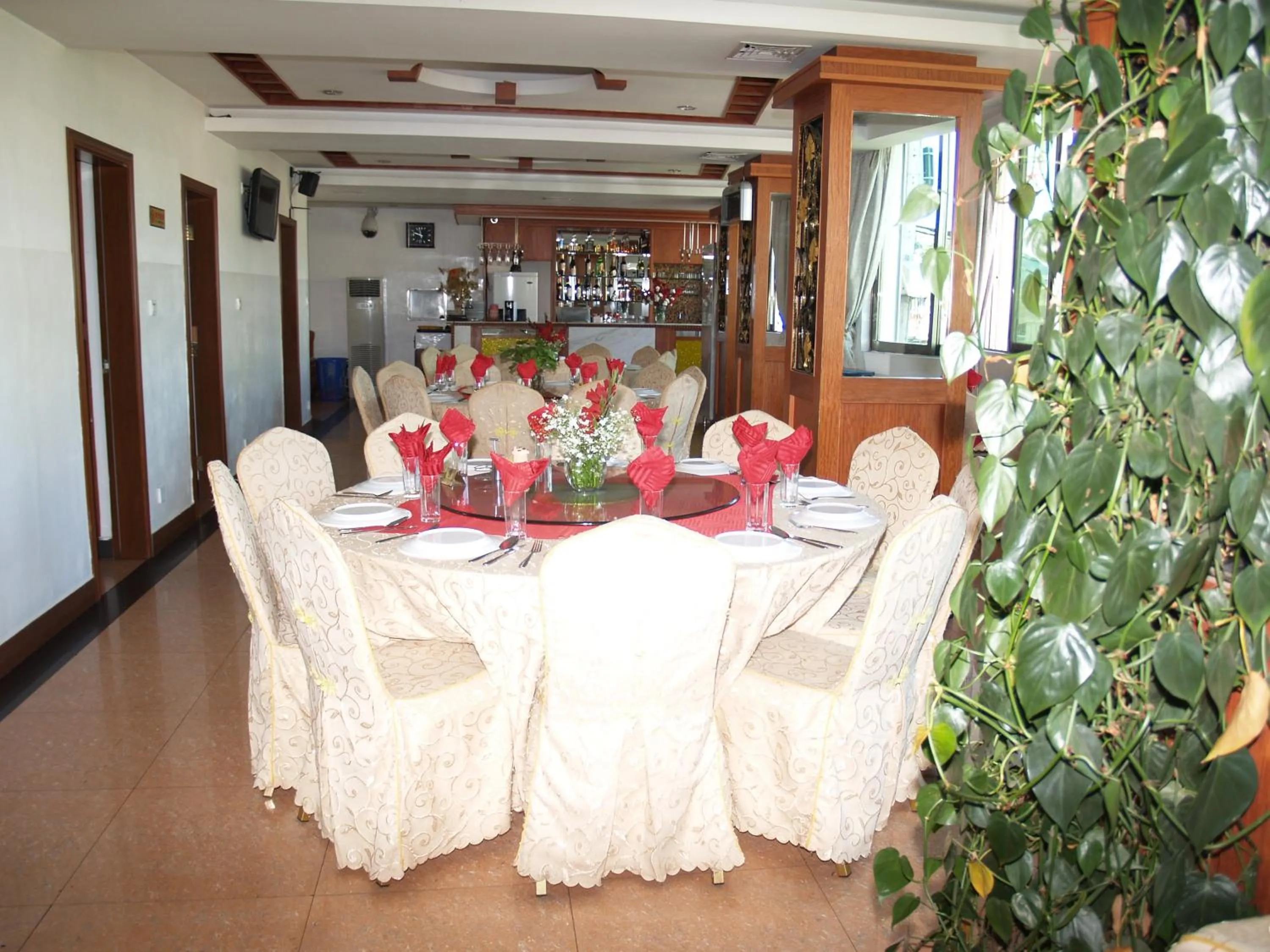 Restaurant/places to eat in Evergreen Hotel