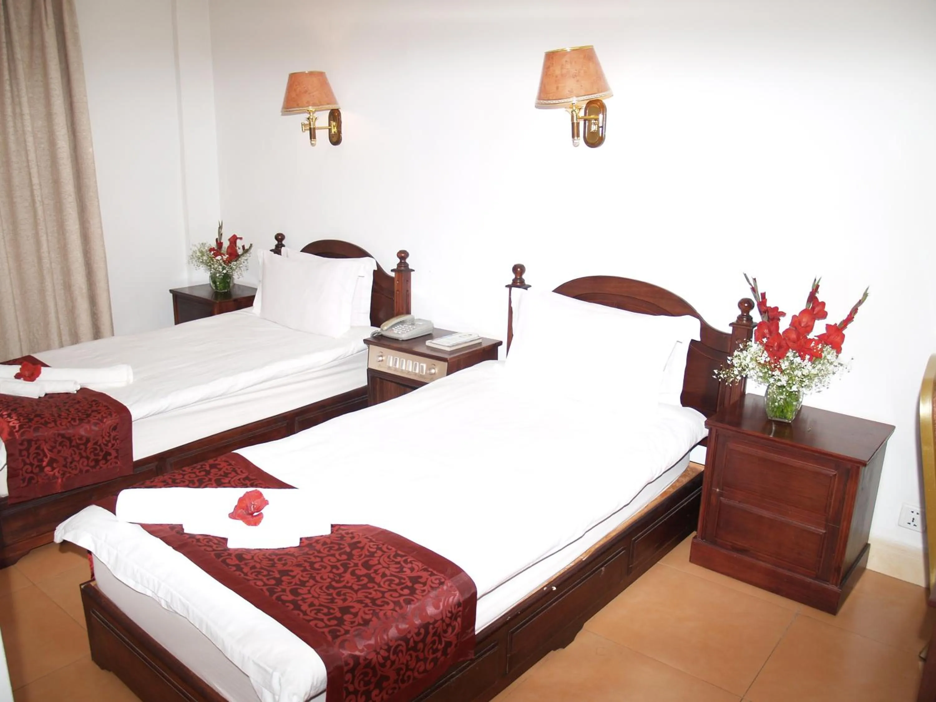 Bed in Evergreen Hotel