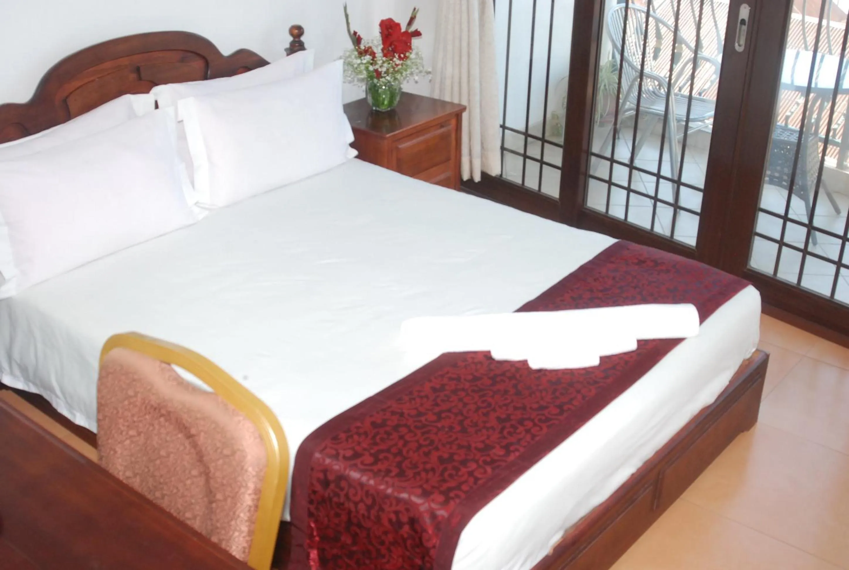 Bed in Evergreen Hotel