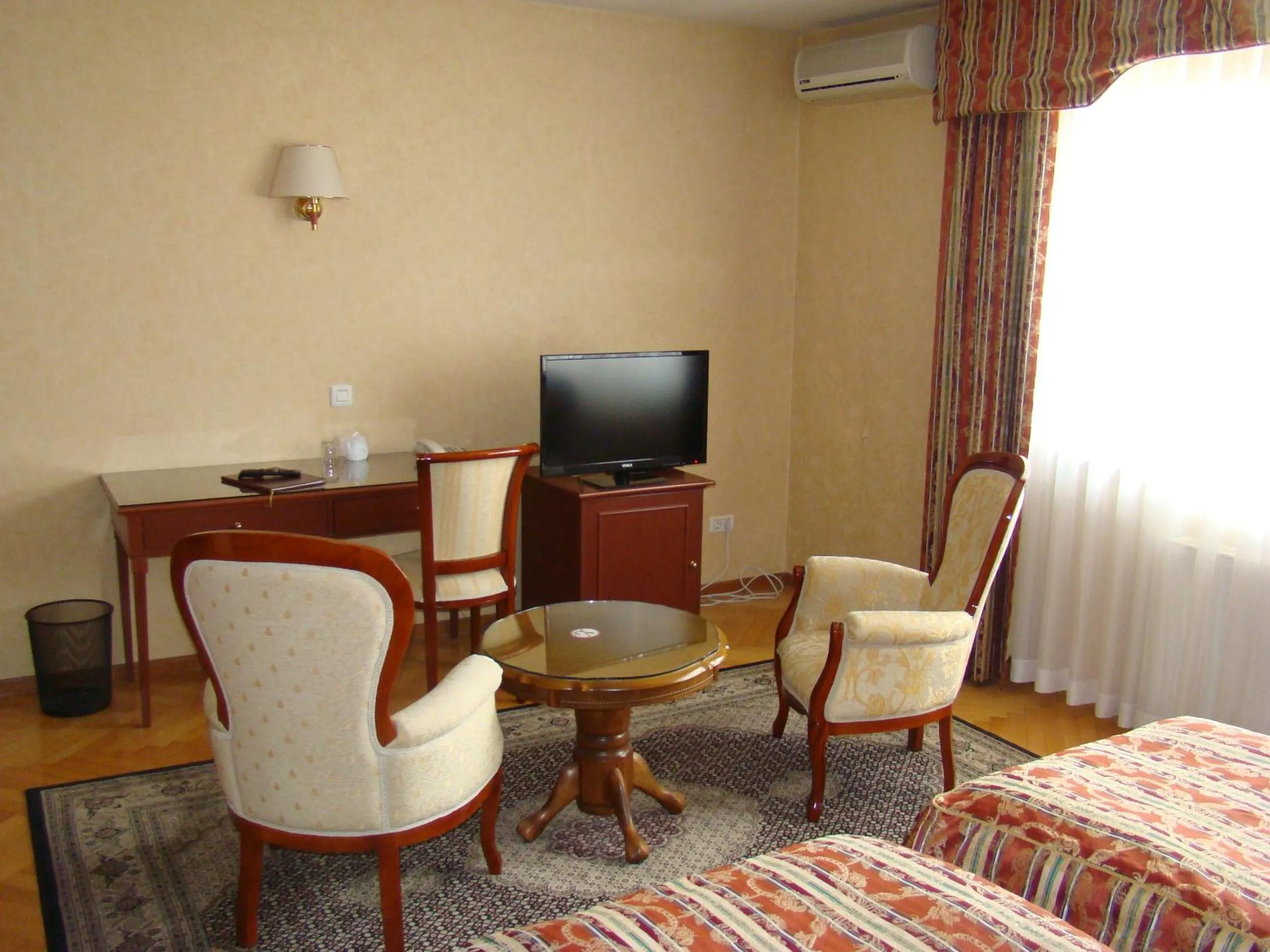 TV and multimedia, Bed in Hotel Vila Ariston