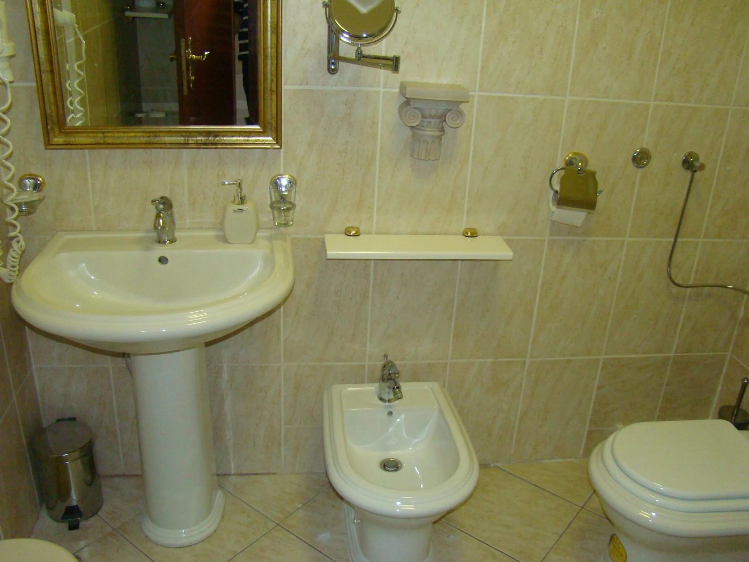 Toilet in Hotel Vila Ariston