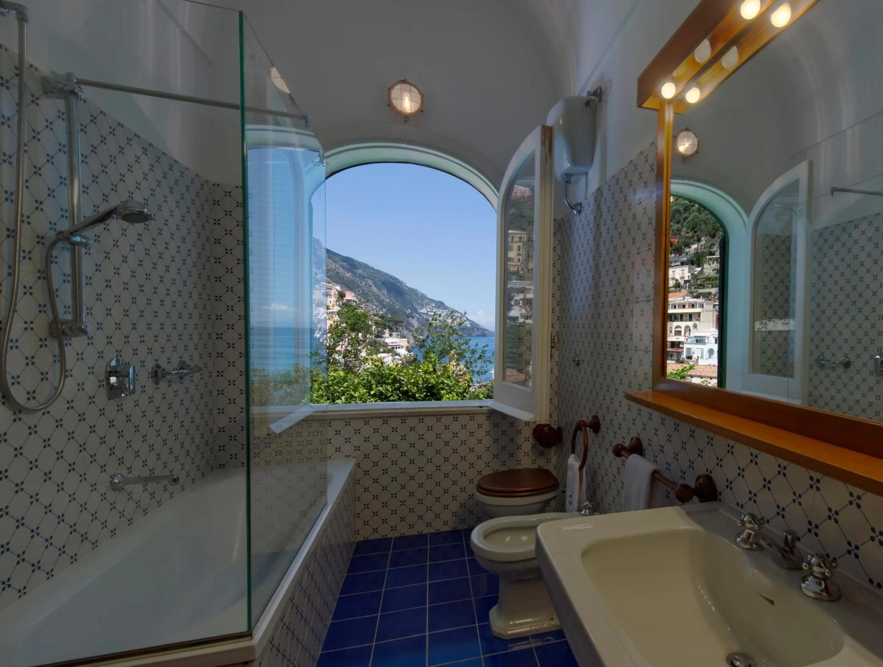 Bathroom in Villa Deli, In Positano, Sea View, Ac
