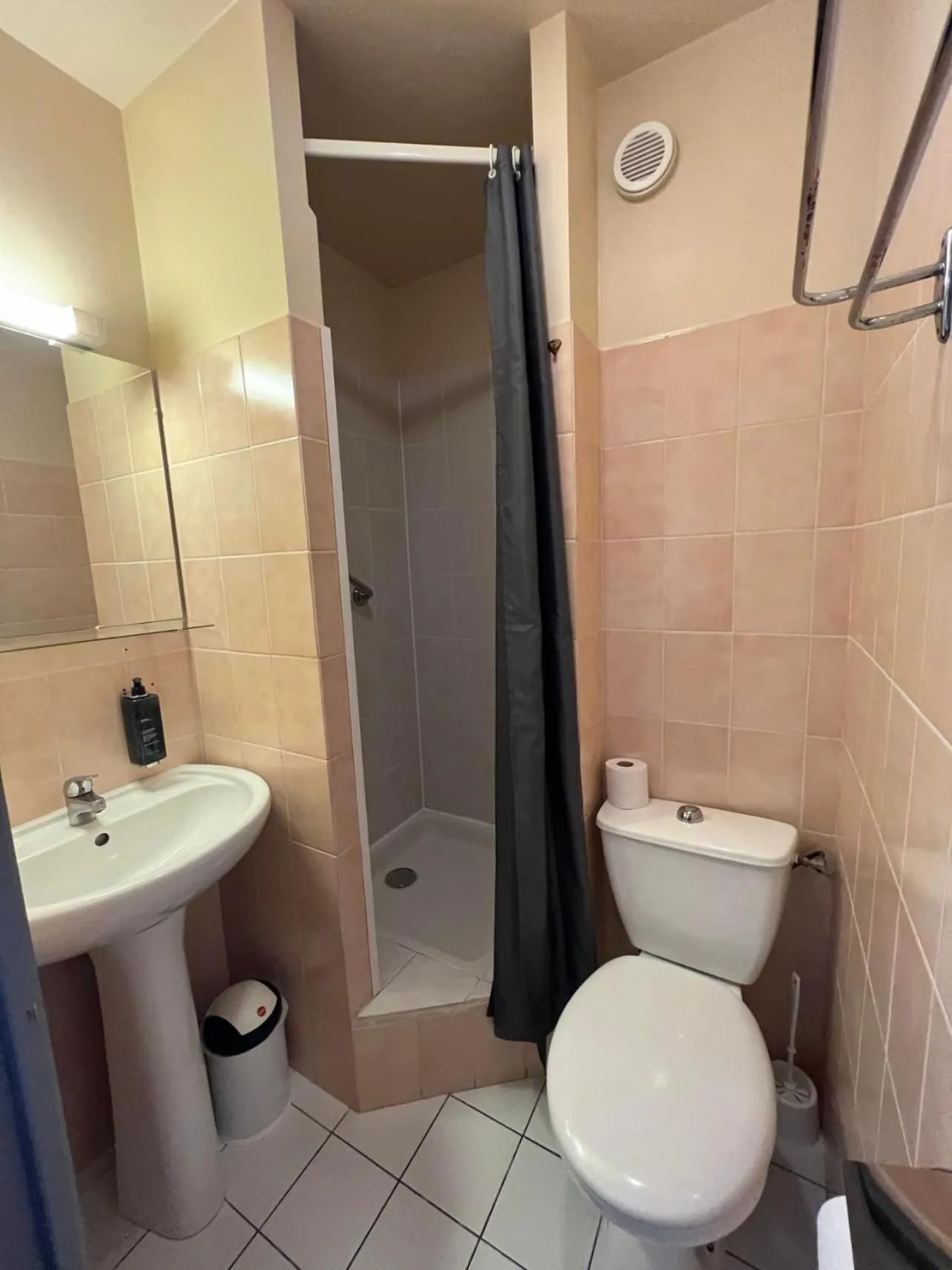 Bathroom in Au Bec Fin Hôtel